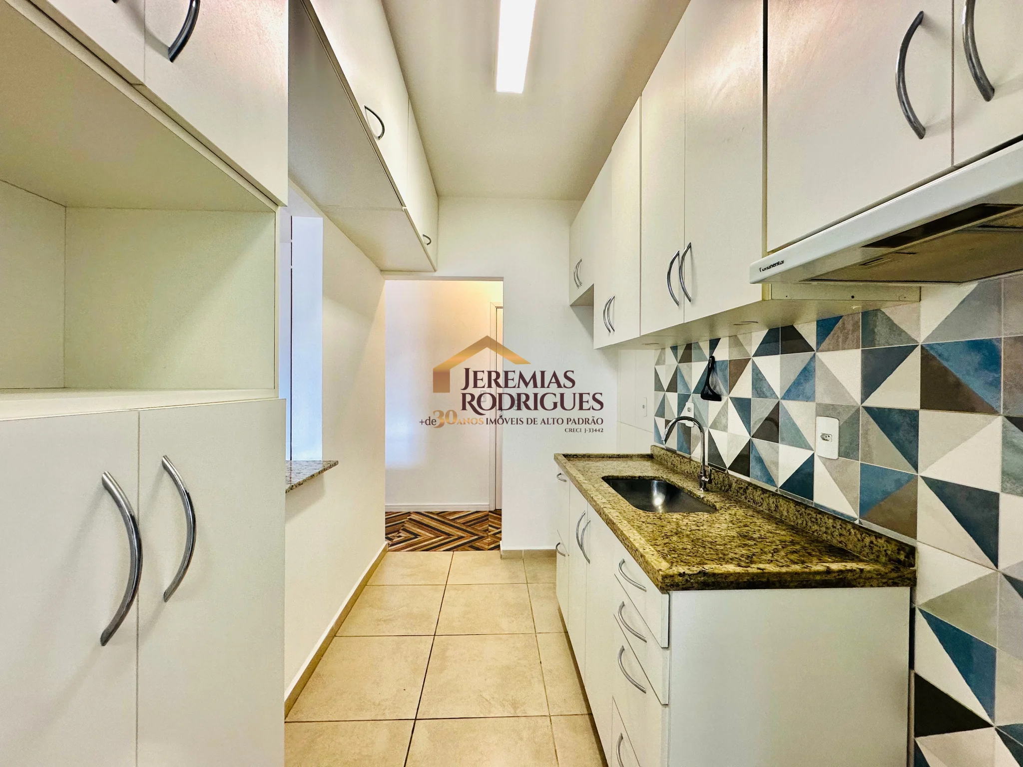 Apartamento para locação e venda no Edifício Solar Vicente Giffoni em Taubaté/SP.