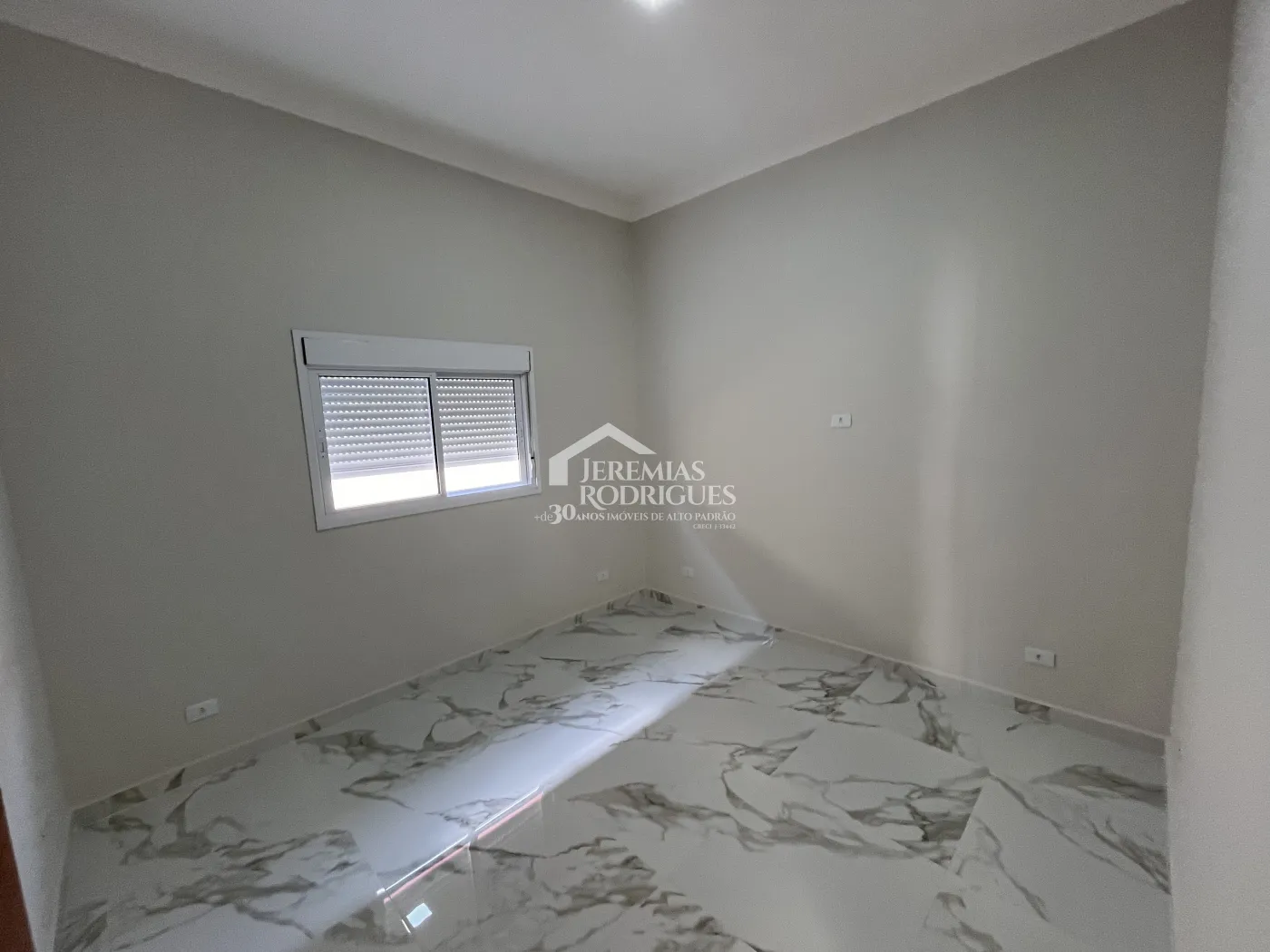 Casa com 3 dormitórios, 250,00 m² - Vila Suíça - Pindamonhangaba/SP.