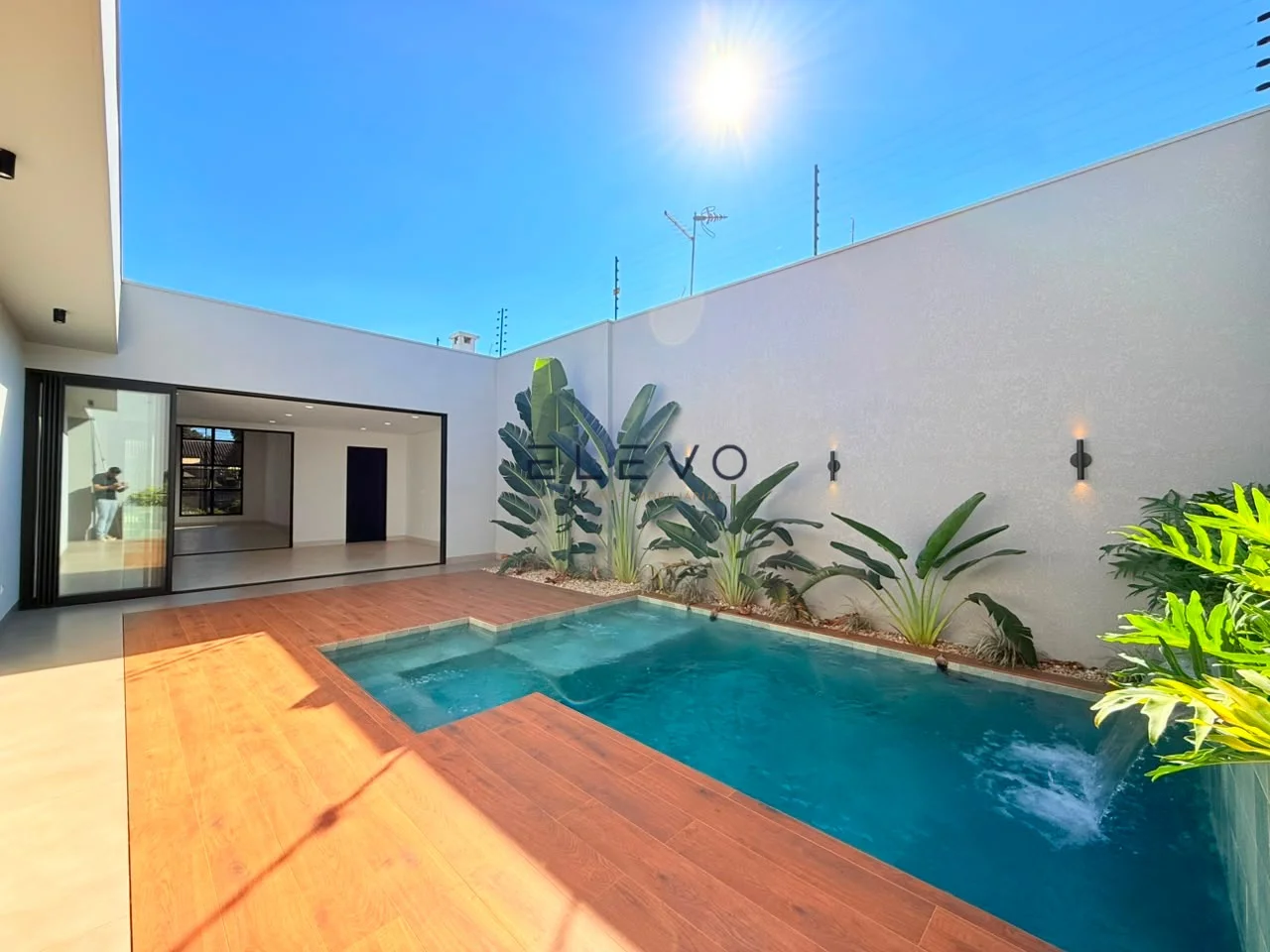 Casa Alto Padrão à Venda no Jardim Real | 3 Suítes, Automação Alexa e Piscina Aquecida