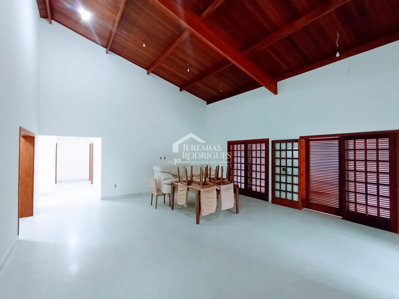 Casa à venda com 4 dormitórios no Condomínio Chácaras Cataguá em Taubaté/SP