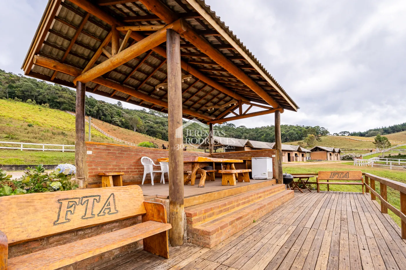 Fazenda com 2.904.000 m² - Sapucaí-Mirim - MG