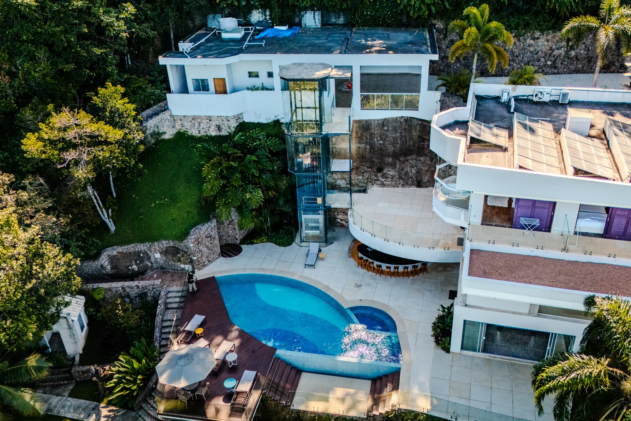Casa com 4 suítes à venda no Condomínio Fortaleza em Ubatuba/SP.