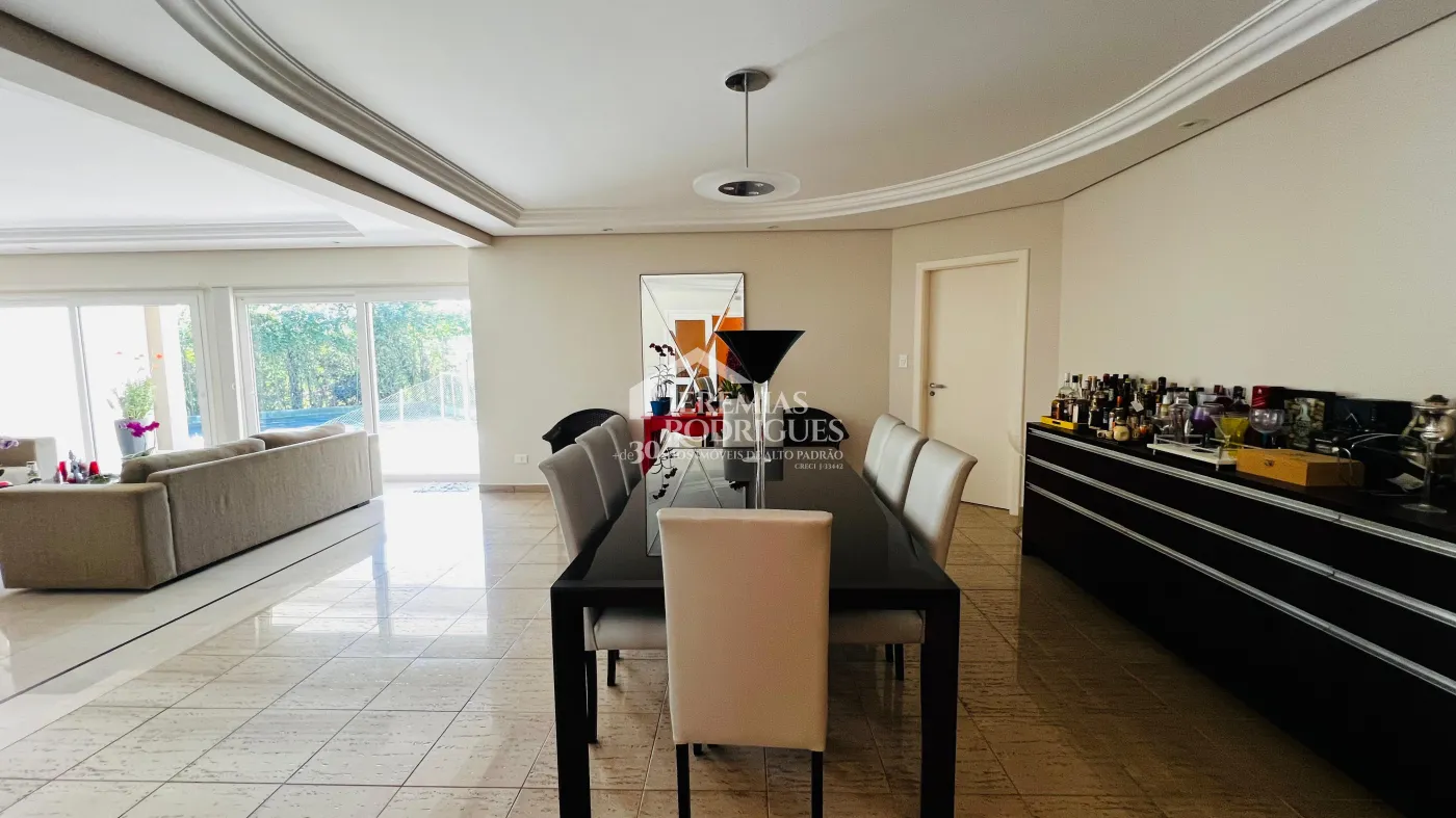 Casa para venda e locação com 6 dormitórios no Condomínio Chácaras Cataguá em Taubaté/SP.