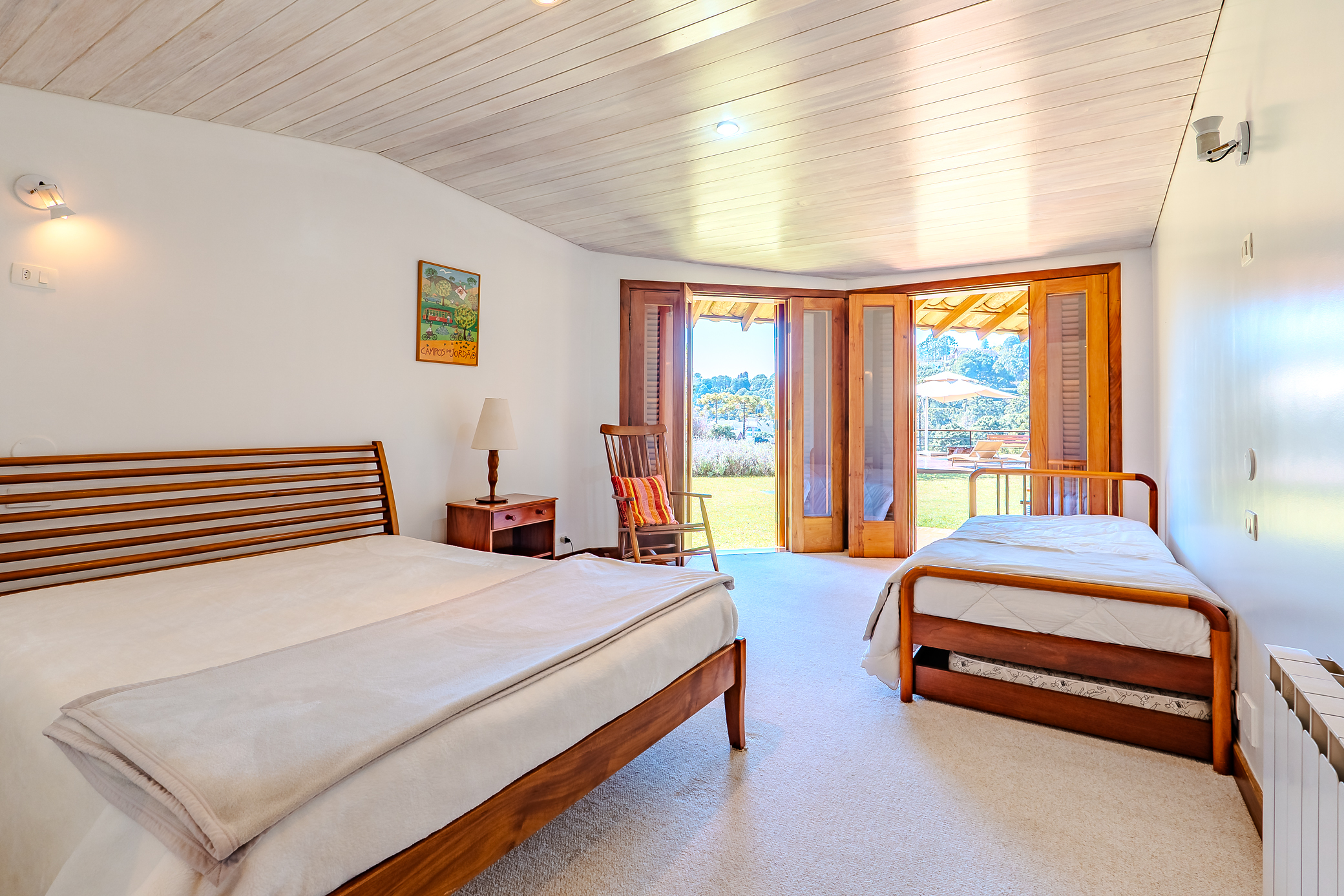 Mansão à venda com 7 suítes no Condomínio Vila Simonsen em Campos do Jordão/SP.