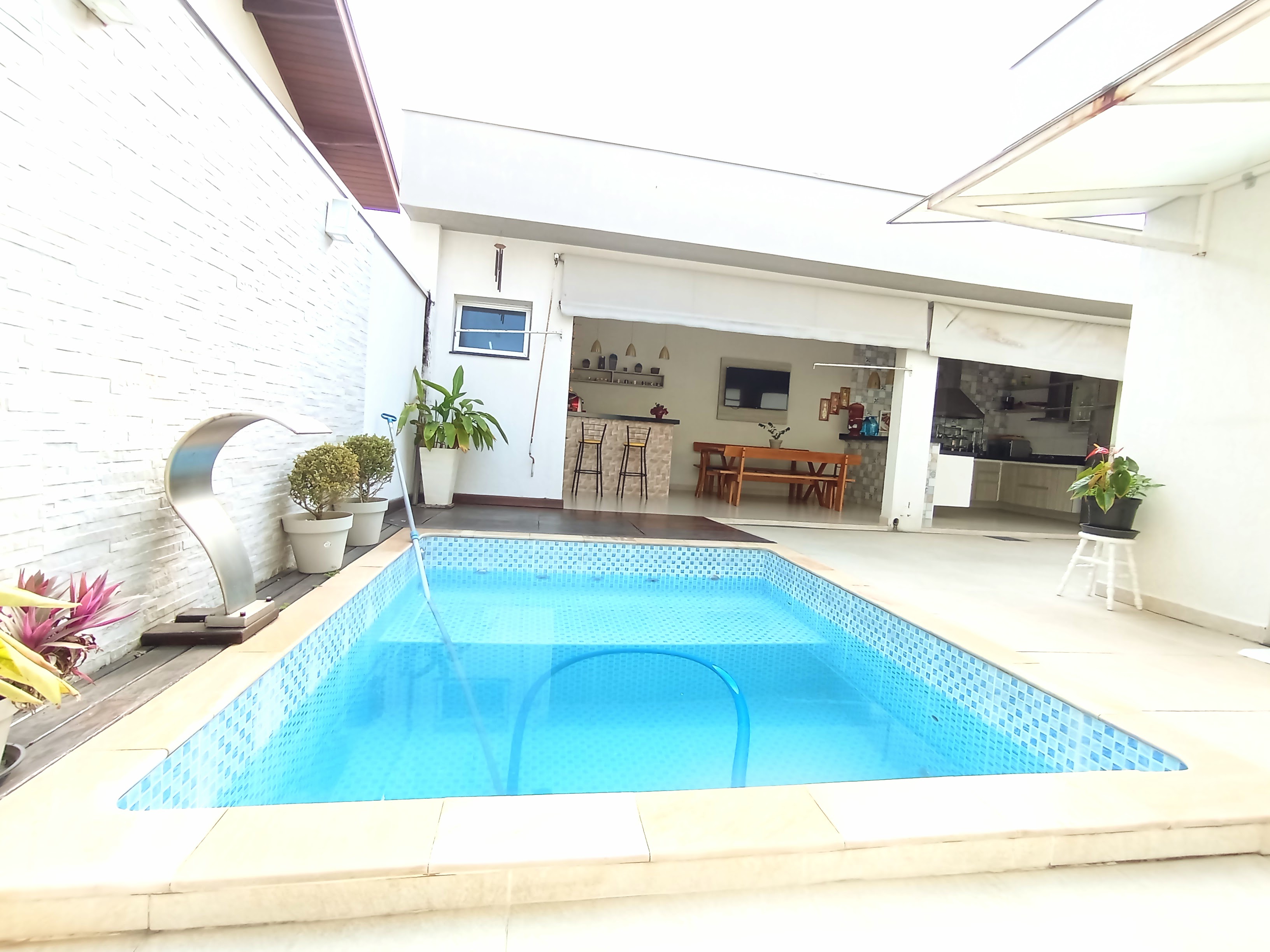 Casa à venda com 2 dormitórios no Condomínio Verdes Vales em Taubaté/SP.