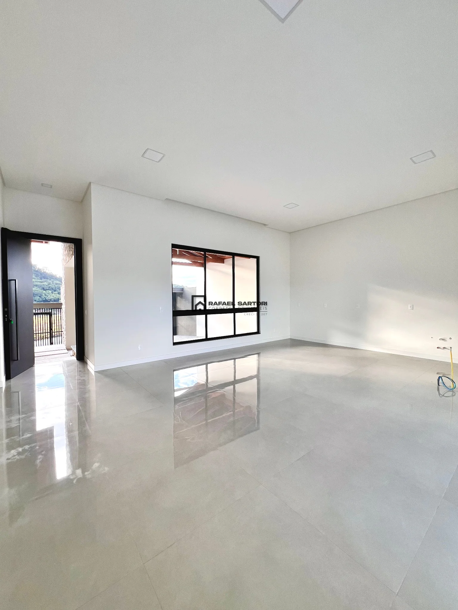 CASA MODERNA BAIRRO ESTRADA NOVA