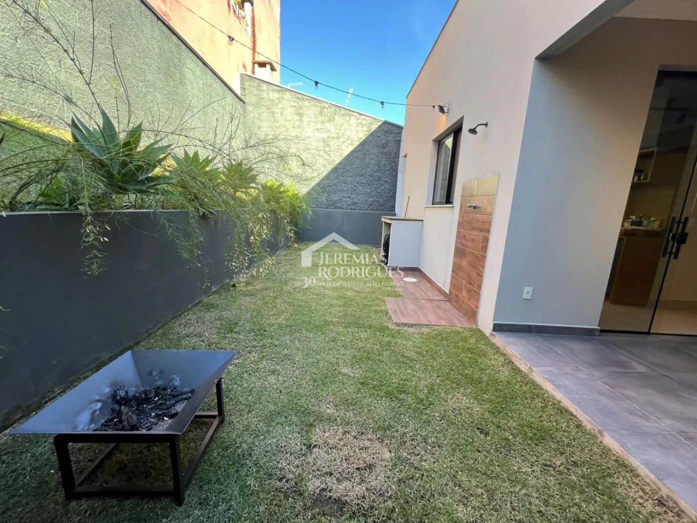 Casa à venda com 3 dormitórios no Condomínio Jardim de Alah em Taubaté/SP