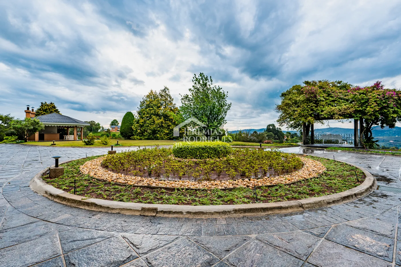 Casa com 4 suítes, 670 m² - Alto do Capivari - Campos do Jordão/SP.