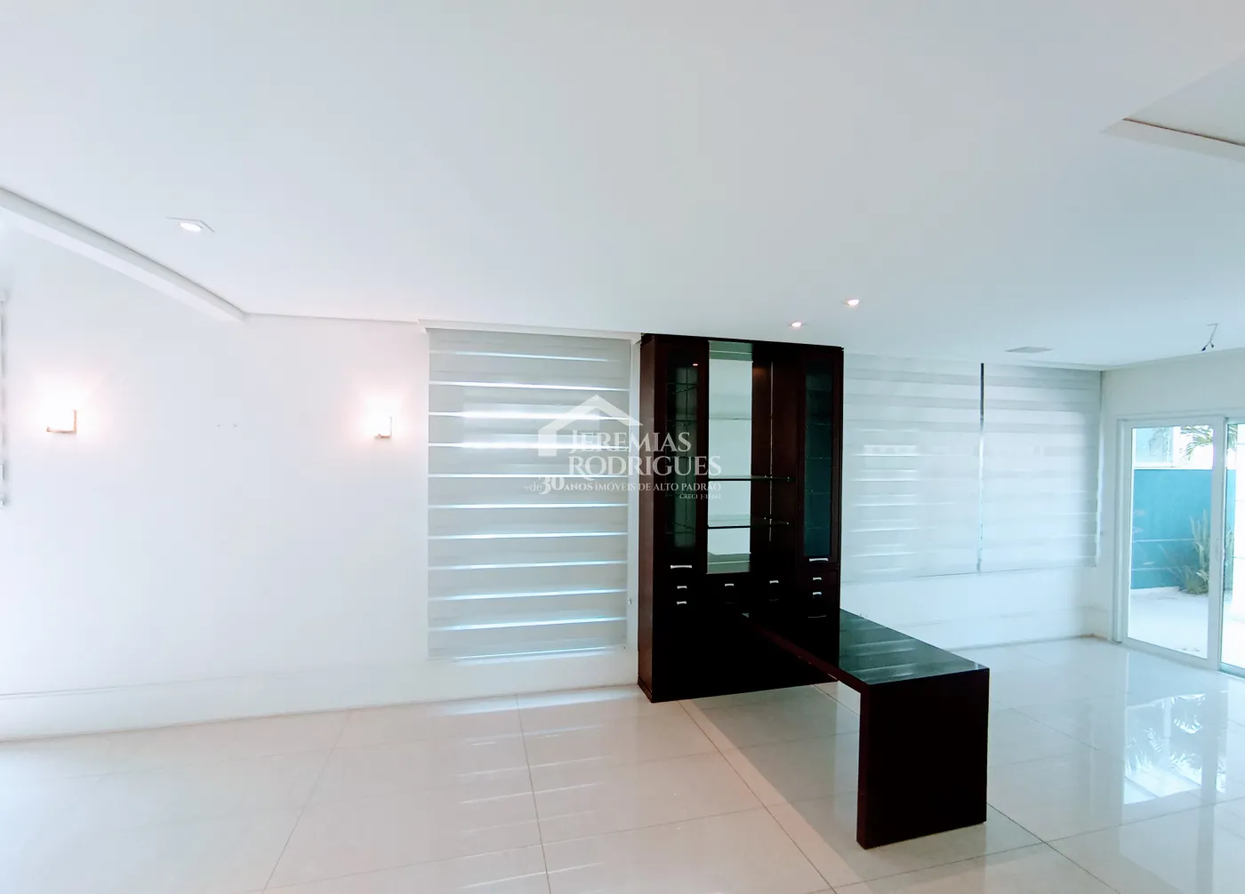 Casa para venda e locação com 4 suítes no Condomínio Taubaté Village em Taubaté/SP.