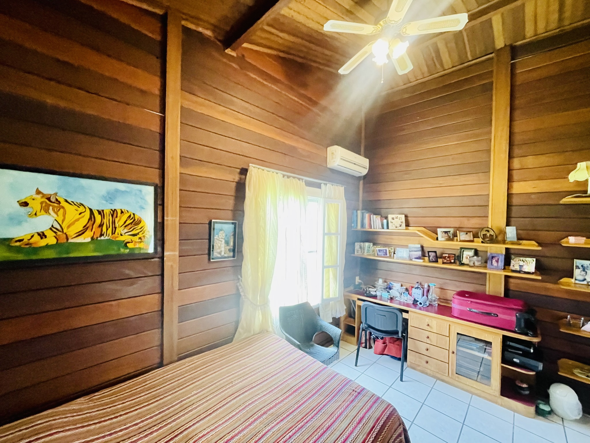 Casa à venda com 4 dormitórios no Condomínio Vale do Sol em Tremembé/SP.