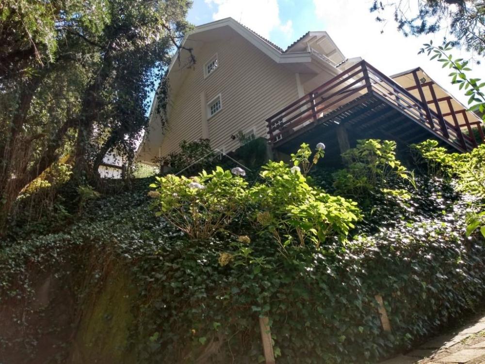 Casa à venda com 3 suítes no Condomínio Recanto do Fojo em Campos do Jordão/SP