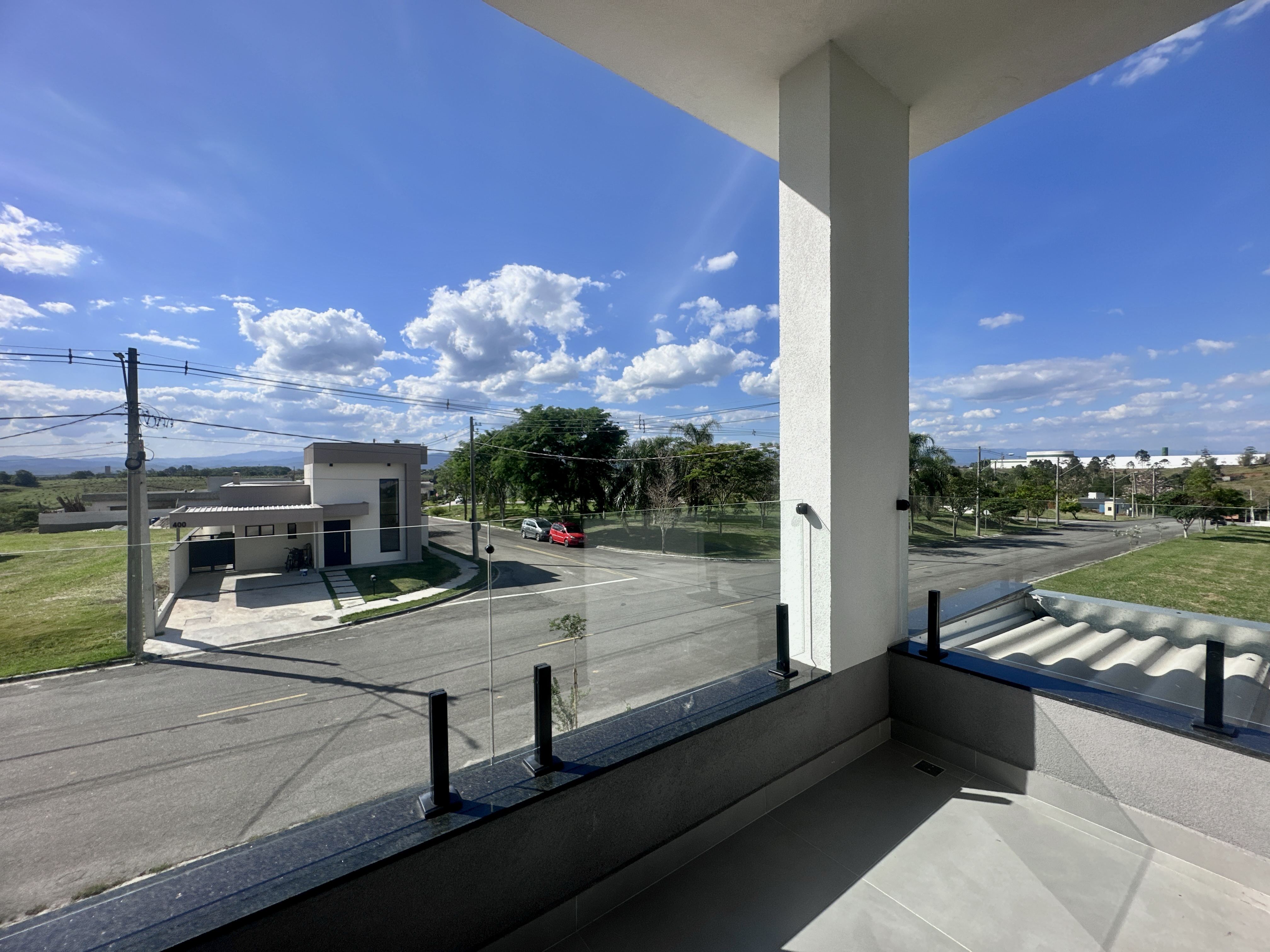 Casa à venda com 4 dormitórios no Condomínio Bella Vitta em Caçapava/SP.