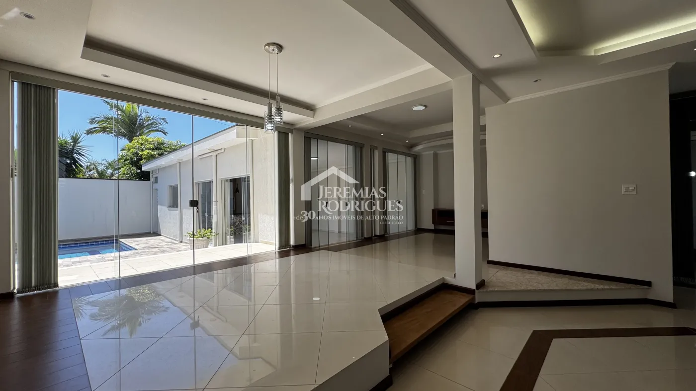 Casa para venda com 4 suítes no Condomínio Real Ville em Pindamonhangaba/SP