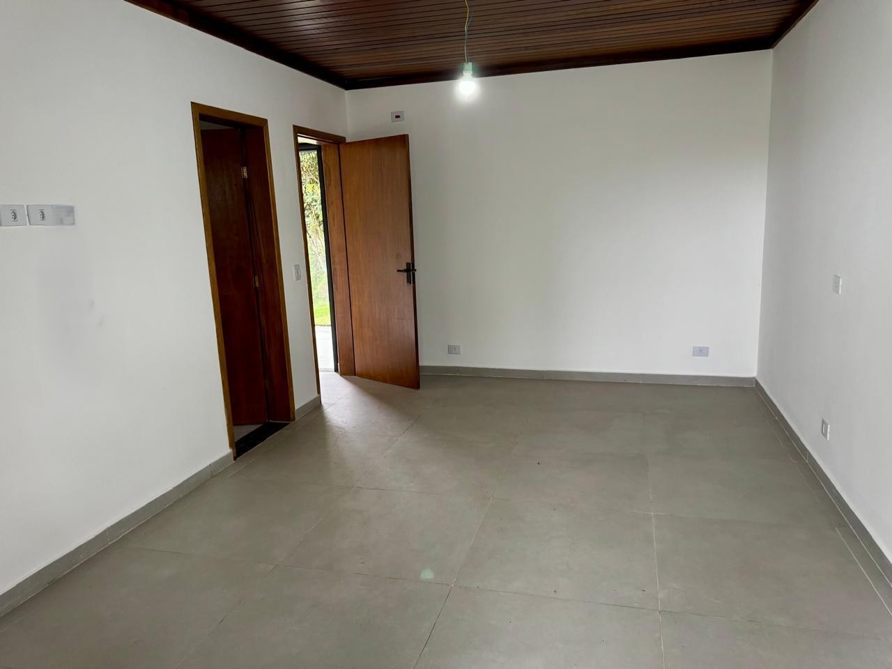 Casa à venda com 3 suítes no Condomínio Parque da Mantiqueira em Santo Antônio do Pinhal/SP.