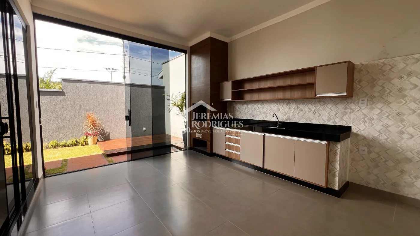 Casa à venda com 3 dormitórios no Condomínio Campos do Conde II em Tremembé/SP.