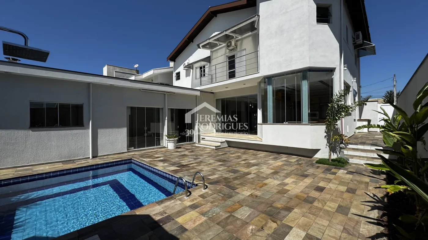 Casa para venda com 4 suítes no Condomínio Real Ville em Pindamonhangaba/SP