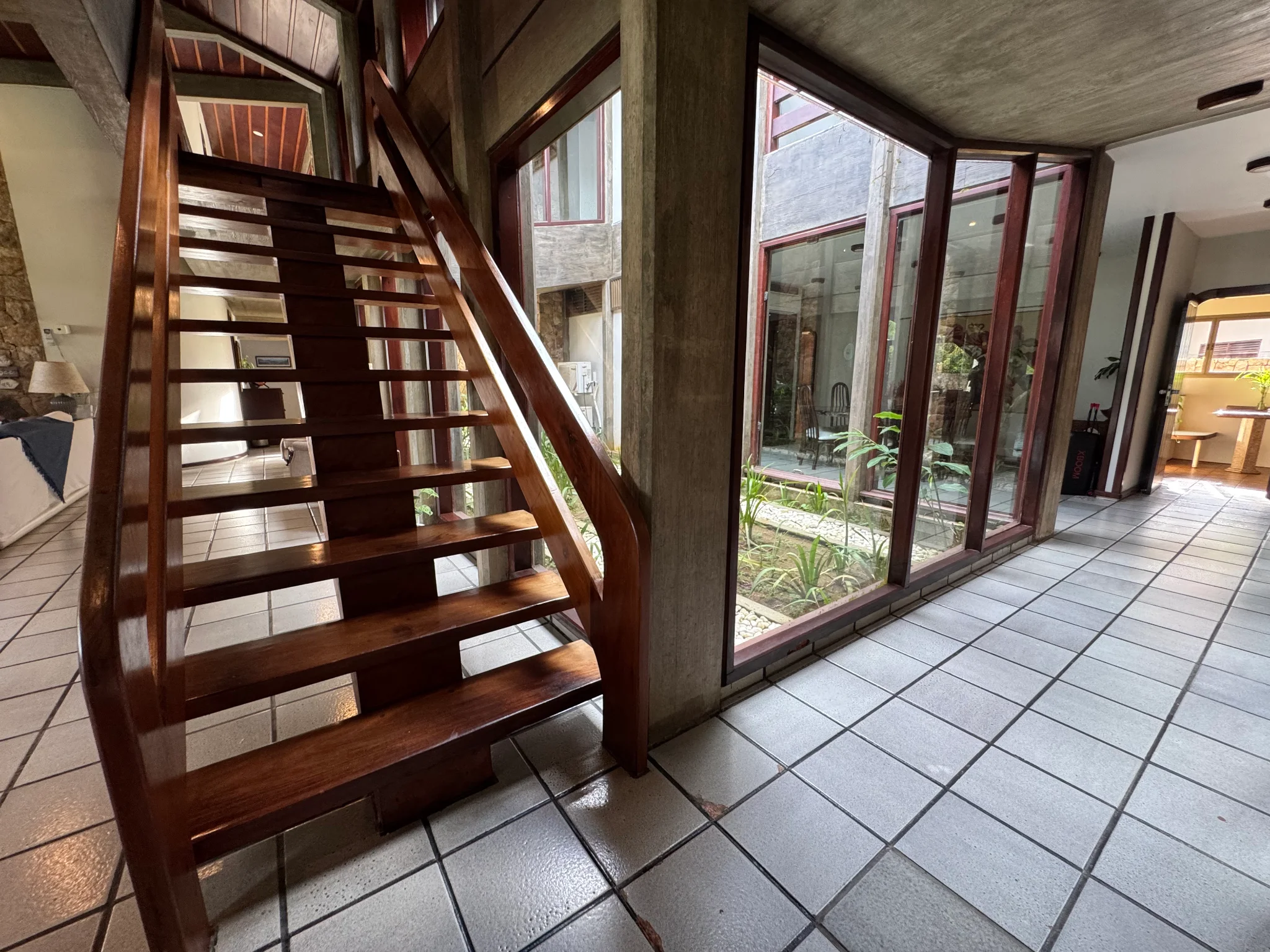 Casa á venda com 5 suítes, pé na areia no Condomínio Domingas Dias em Ubatuba/SP.