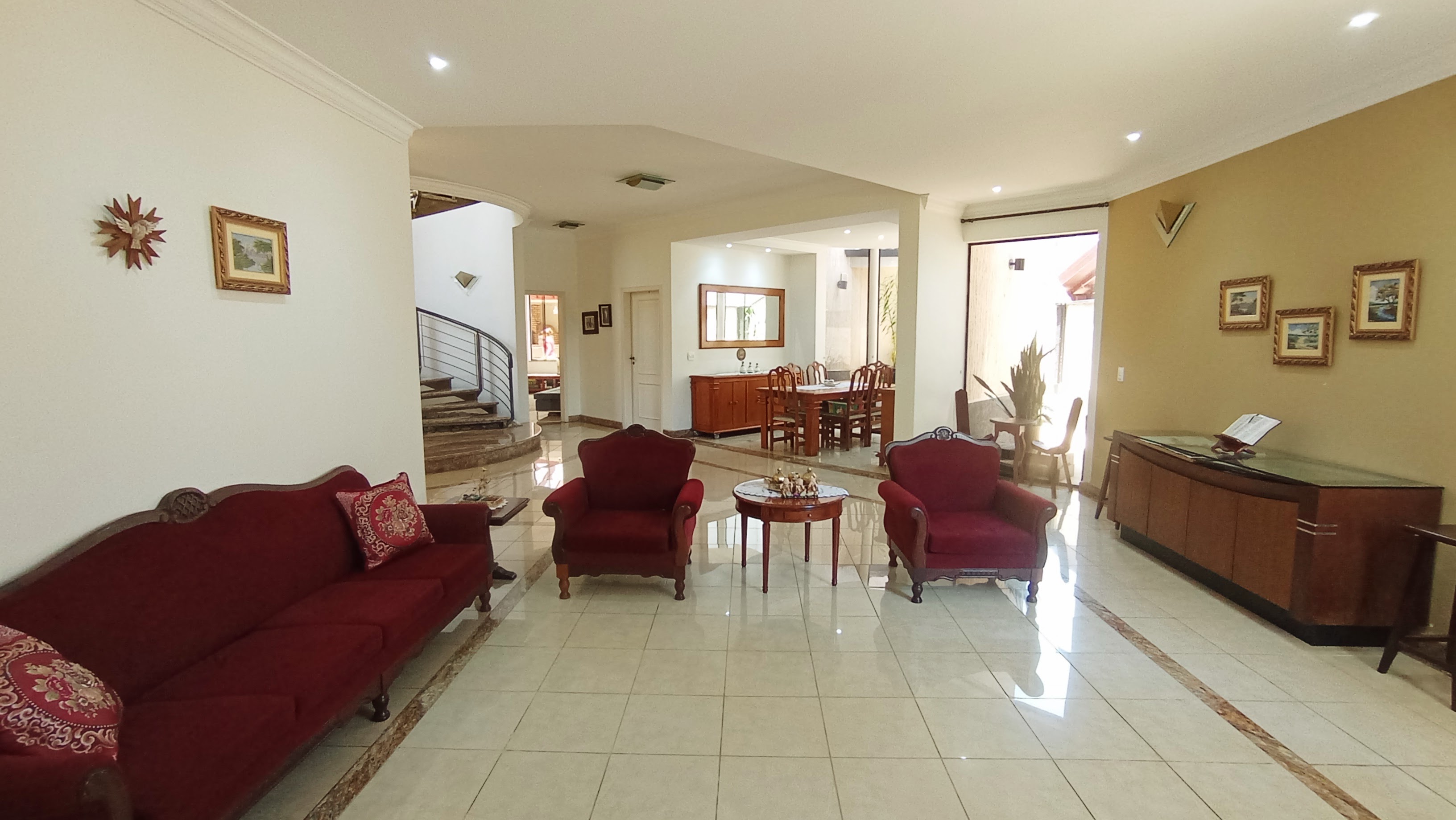 Casa à venda com 4 dormitórios no Condomínio Taubaté Village em Taubaté/SP.