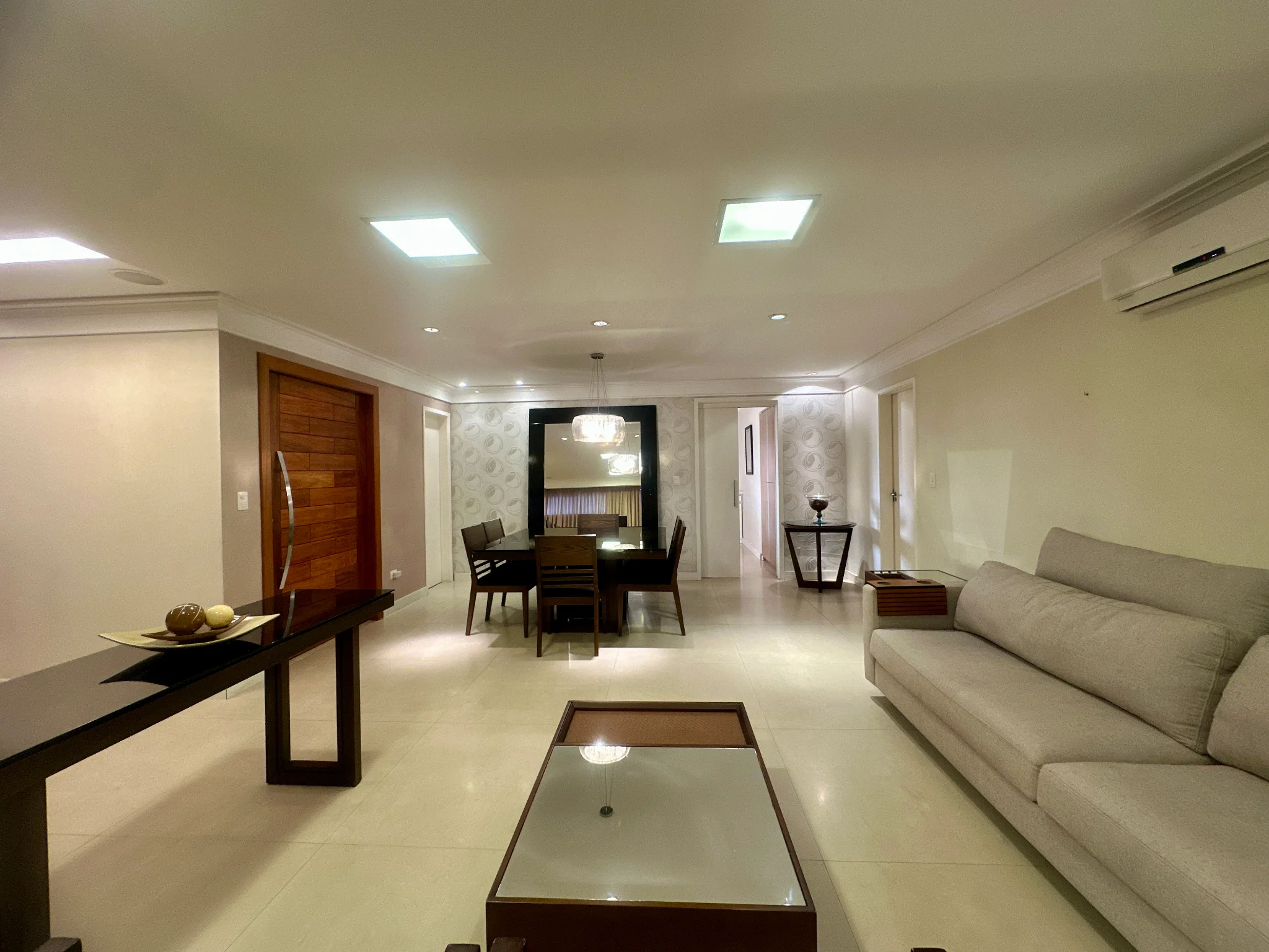Apartamento mobiliado para venda e locação, 263 m² no Edifício Placere em Taubaté/SP.