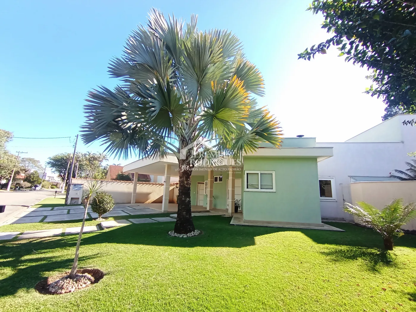 Casa à venda com 4 dormitórios no Condomínio Village Paineiras em Pindamonhangaba/SP
