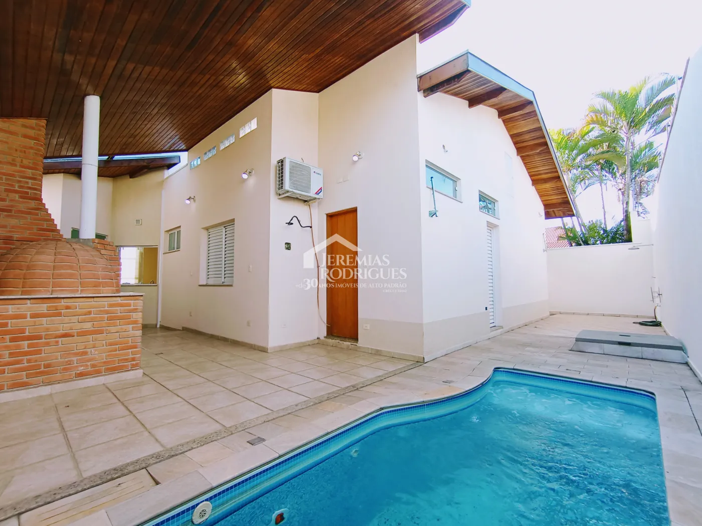 Casa à venda com 3 dormitórios no Condomínio Vale dos Príncipes em Taubaté/SP.