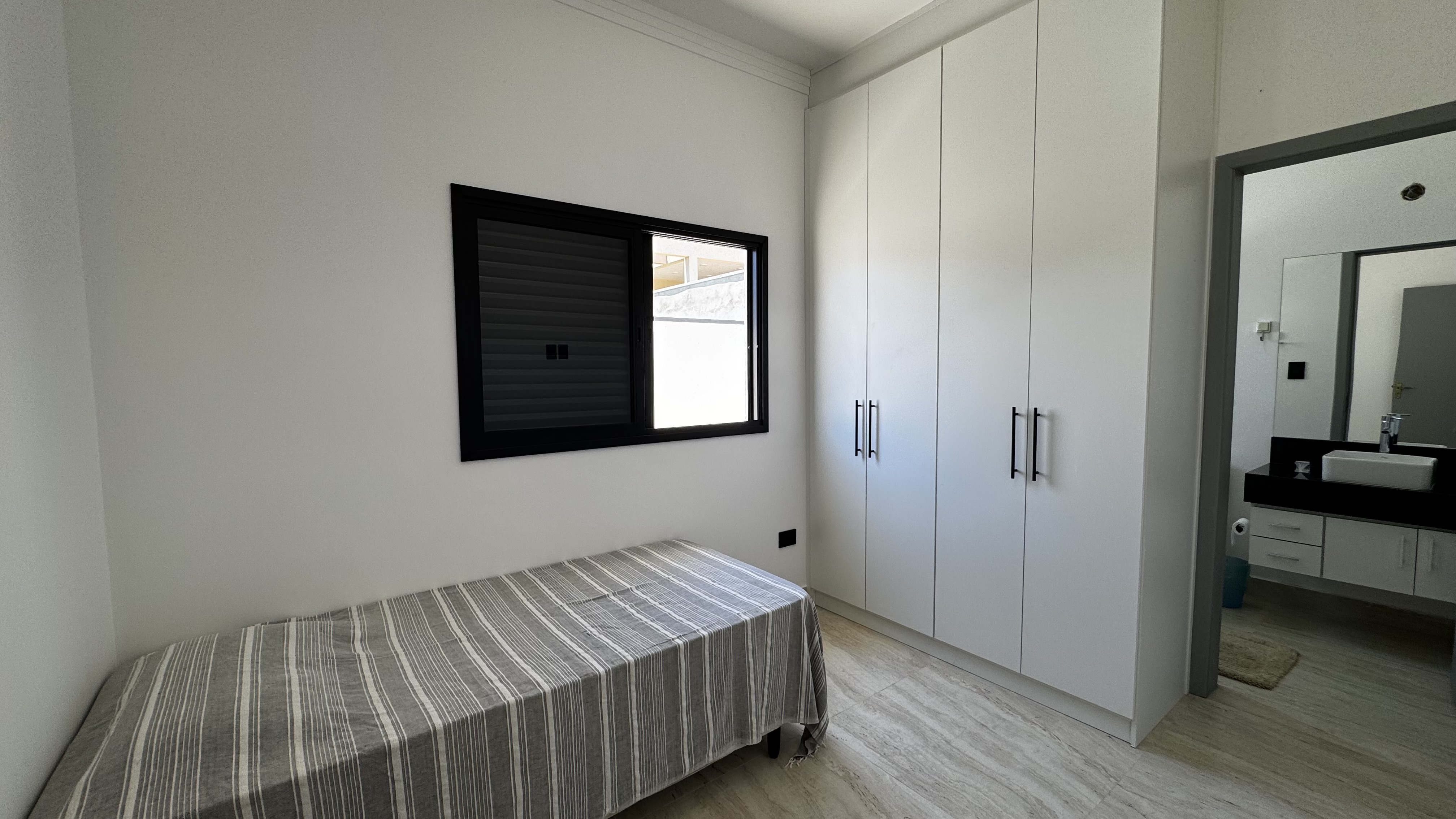 Casa à venda com 3 dormitórios no Condomínio Cyrela Landscape em Taubaté/SP.