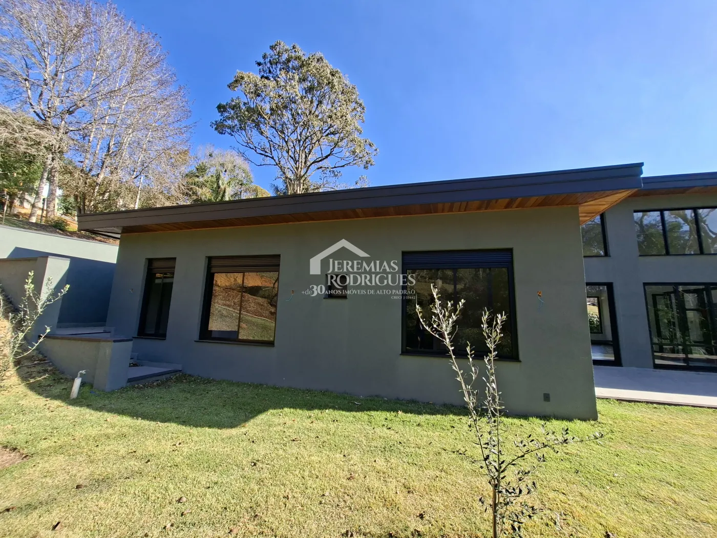 Casa à venda com 4 dormitórios, no Condomínio Parque da Mantiqueira em Santo Antônio do Pinhal/SP.