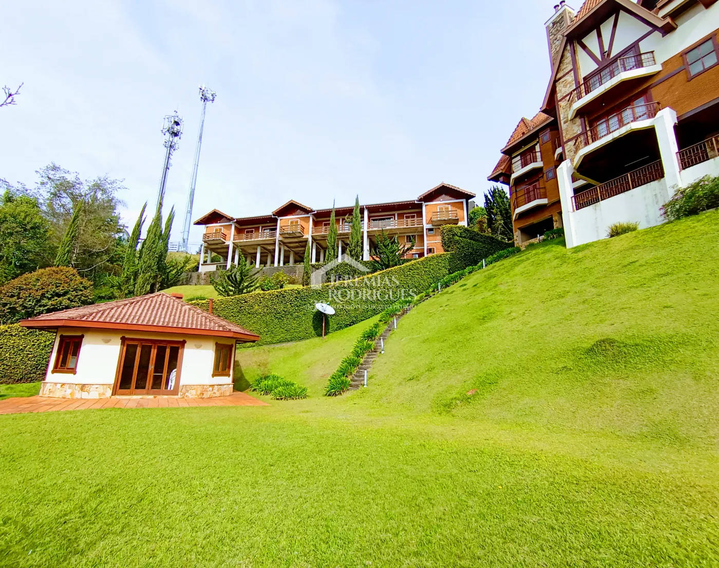 Apartamento para venda com 4 dormitórios no Edifício Solar Bela Vista em Campos do Jordão/SP