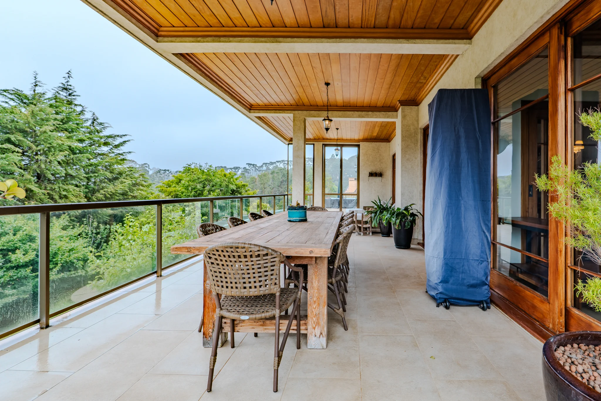 Casa à venda com 7 suítes no Condomínio Vila Simonsen em Campos do Jordão/SP. 