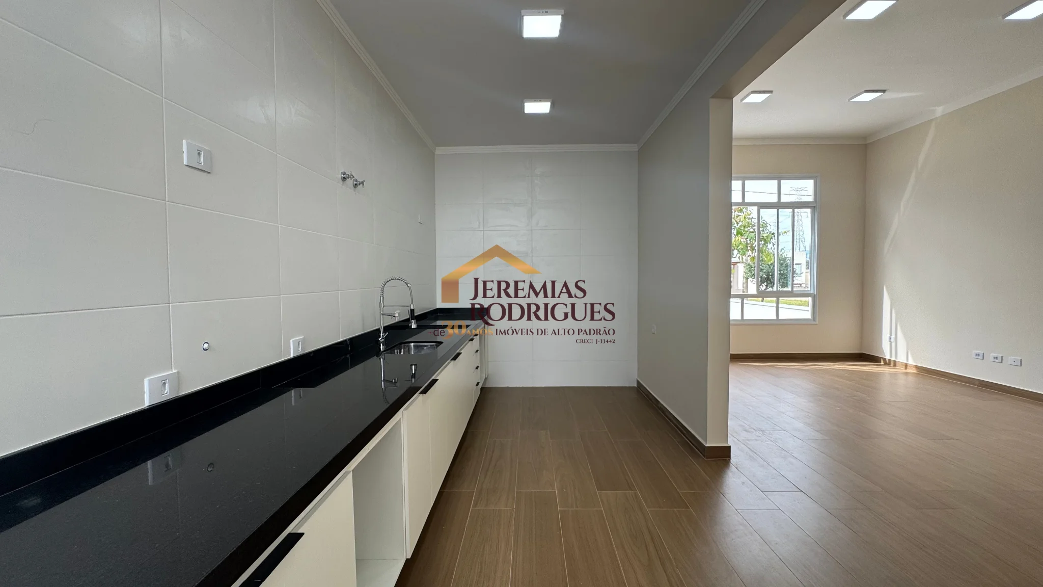 Casa à venda no Condomínio Residencial Laguna em Pindamonhangaba/SP.