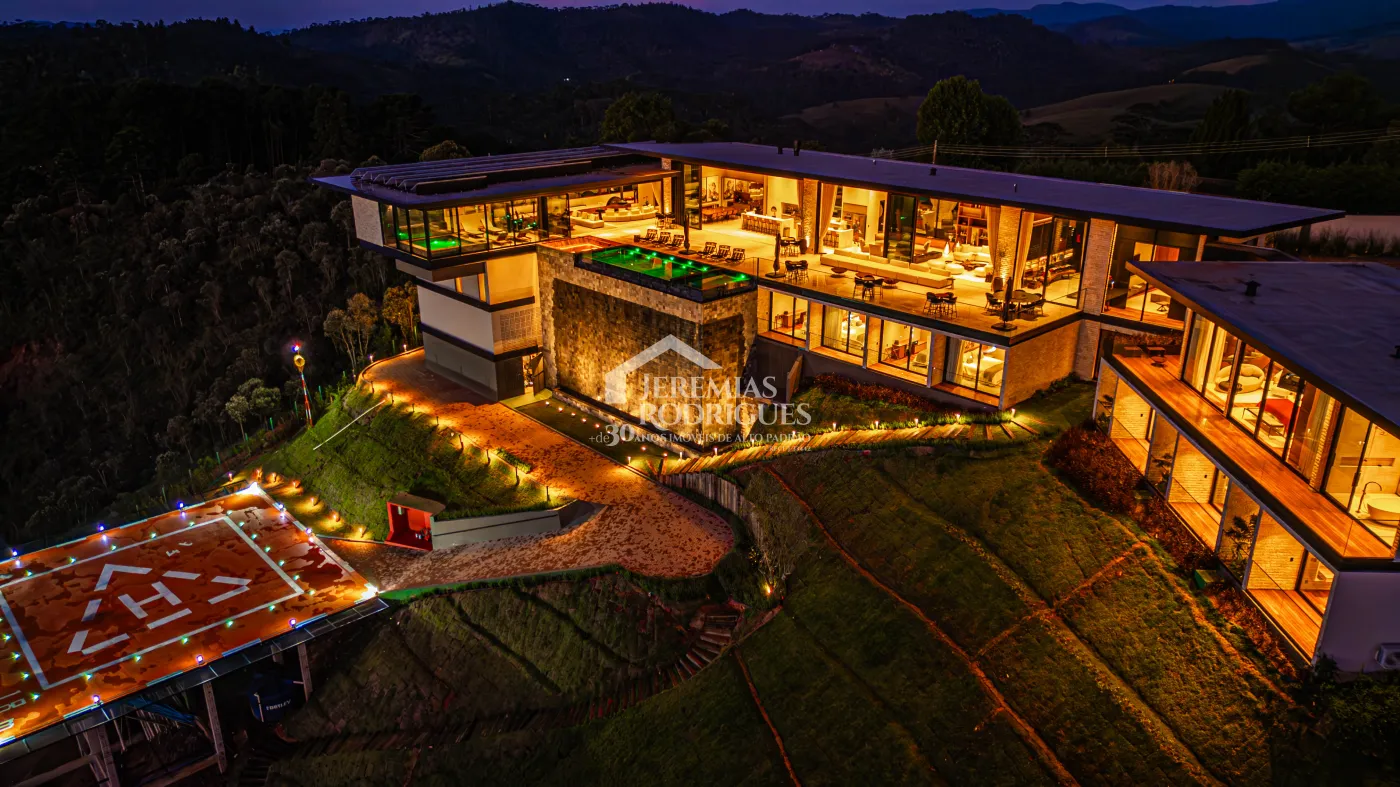 Mansão à venda com 11 suítes no Condomínio Gran Ville em Campos do Jordão/SP.