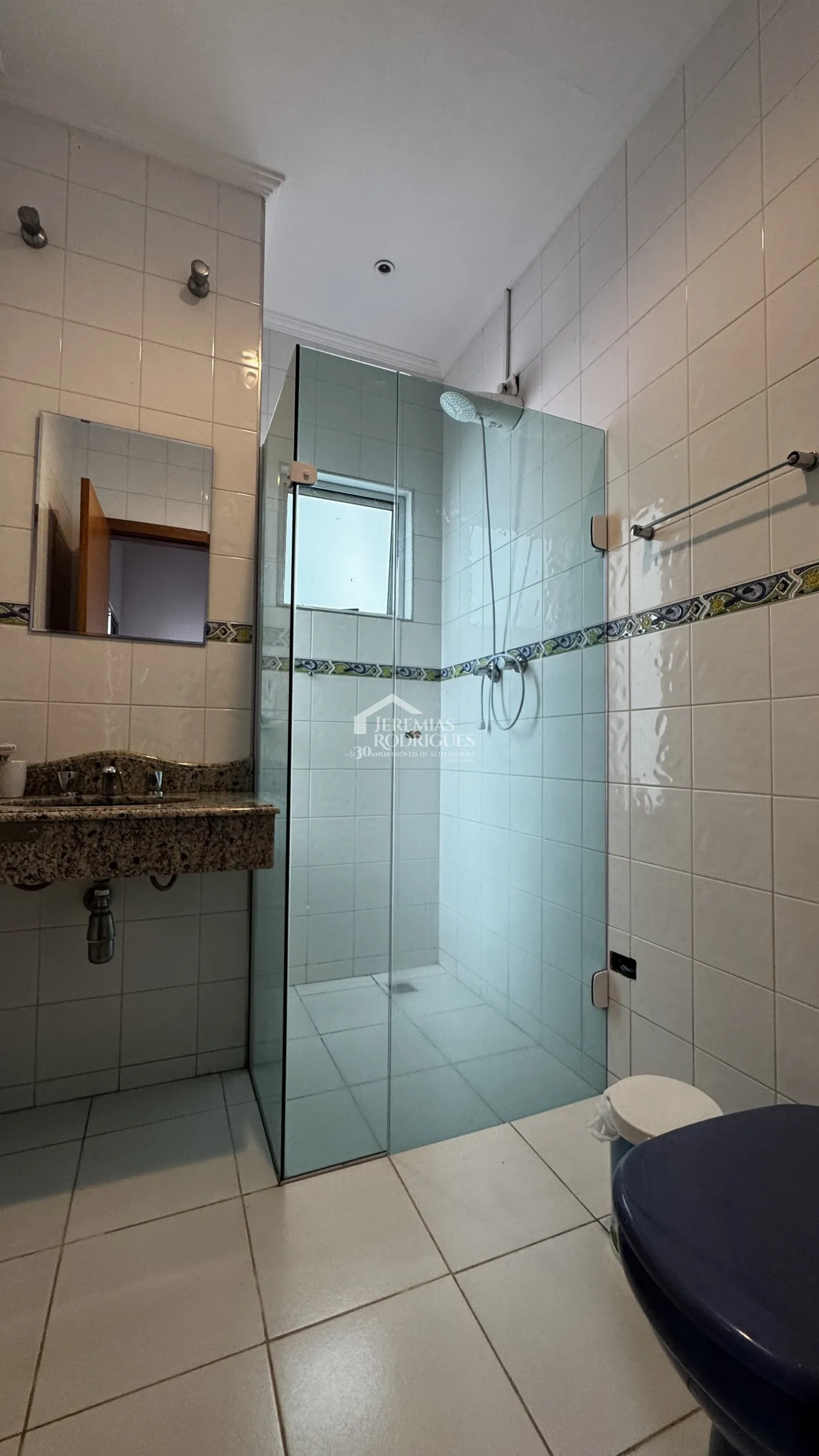 Casa à venda com 5 dormitórios no Condomínio Real Ville em Pindamonhangaba/SP