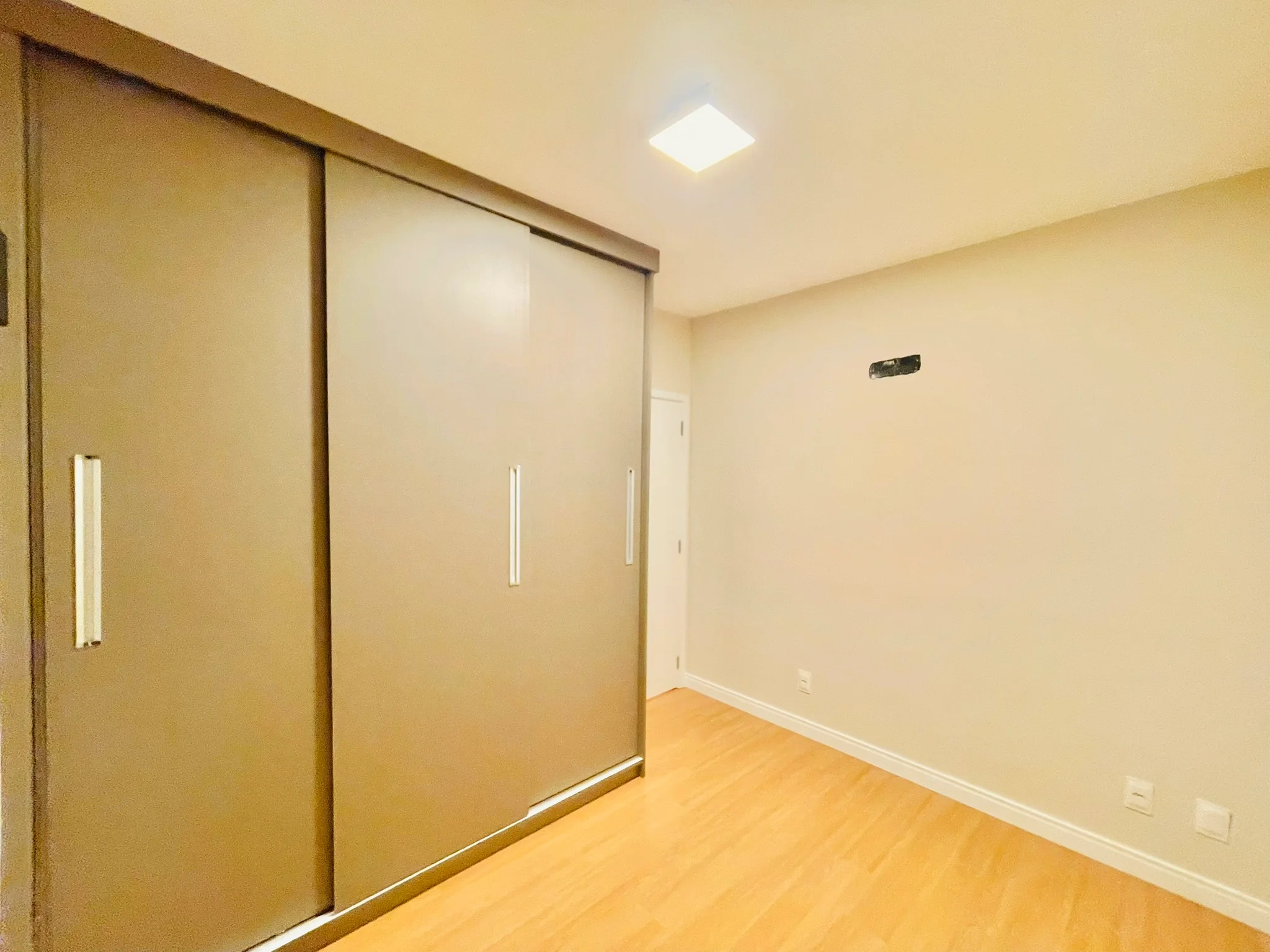 Apartamento para venda e locação com 3 dormitórios no Condomínio Lucca em Taubaté/SP. 