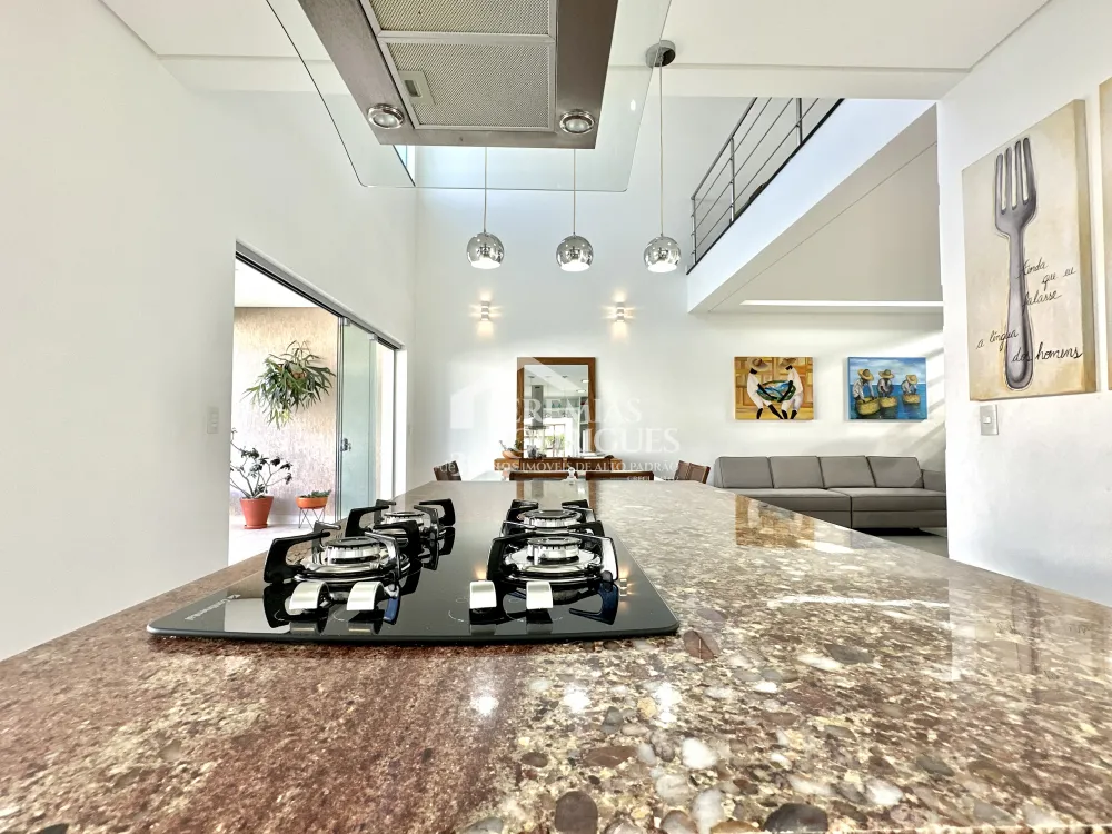 Casa mobiliada para locação no Condomínio Campos do Conde I em Tremembé/SP. 