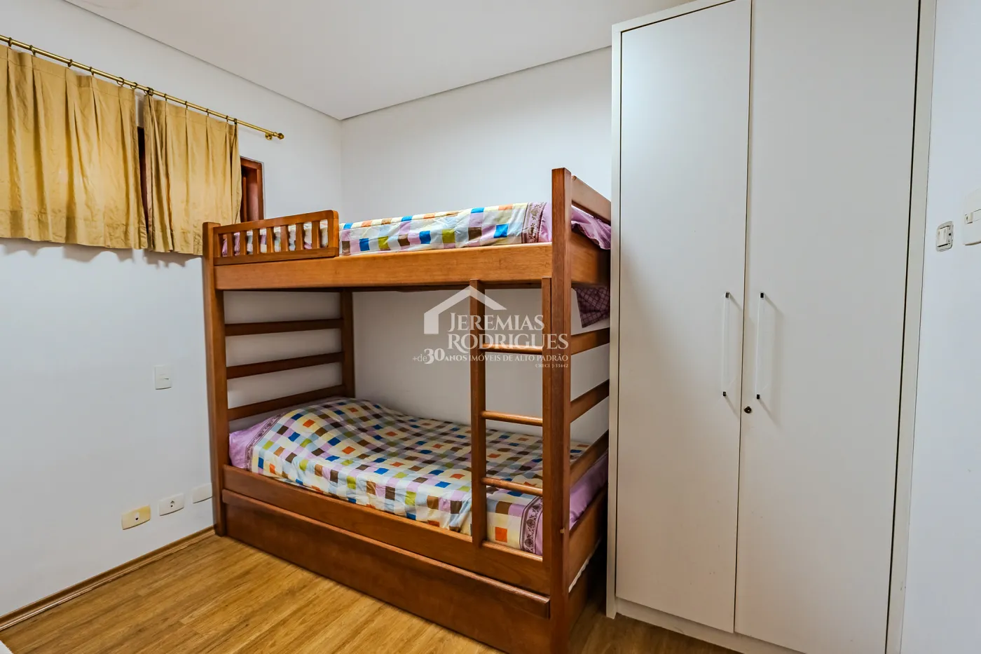 Casa para venda com 5 suítes no Condomínio Villandry em Campos do Jordão/SP