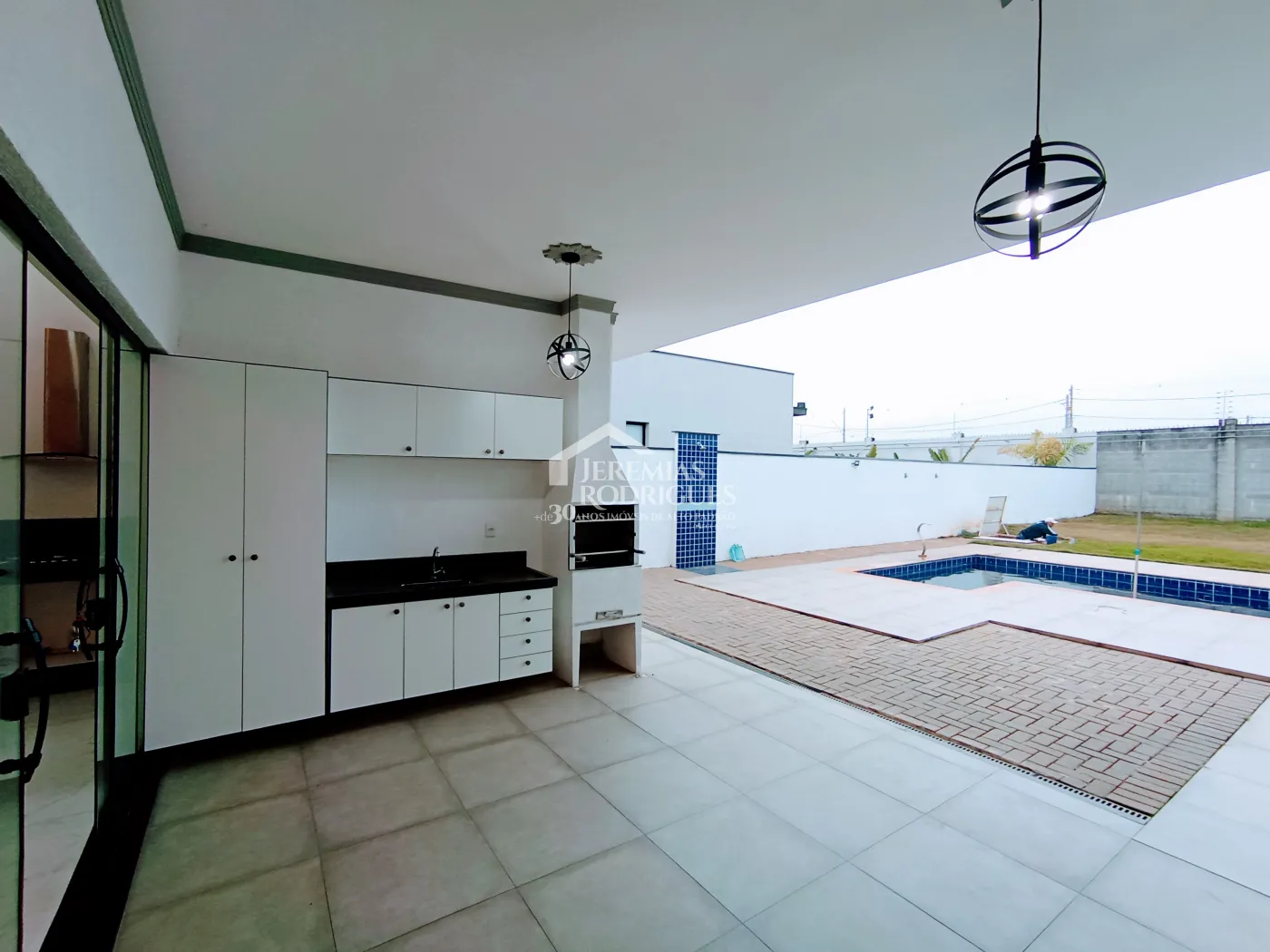 Casa para venda e locação com 3 dormitórios, no Condomínio Colonial Village II em Pindamonhangaba/SP