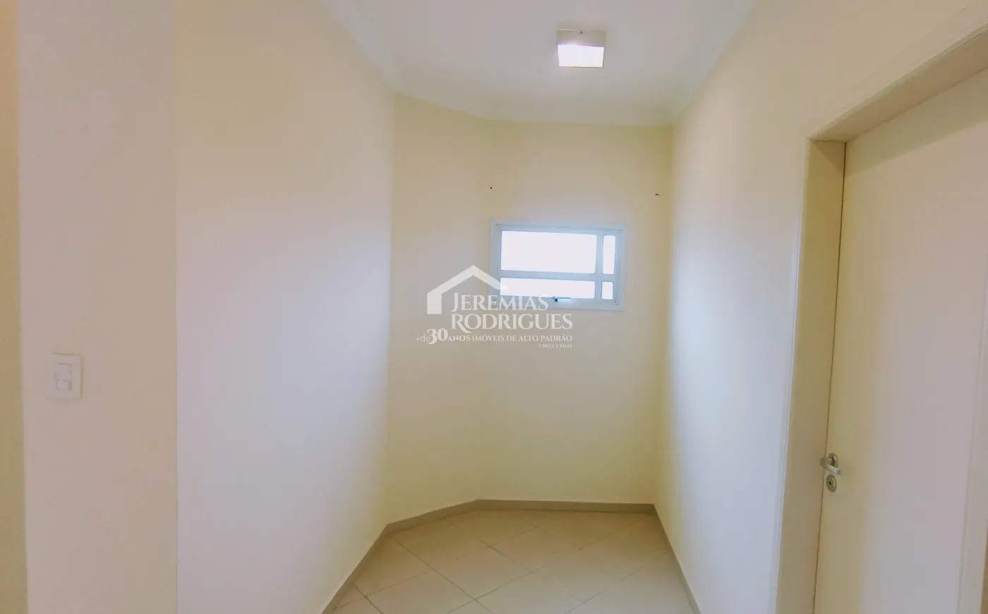 Casa à venda com 5 dormitórios no Condomínio Taubaté Village em Taubaté/SP.