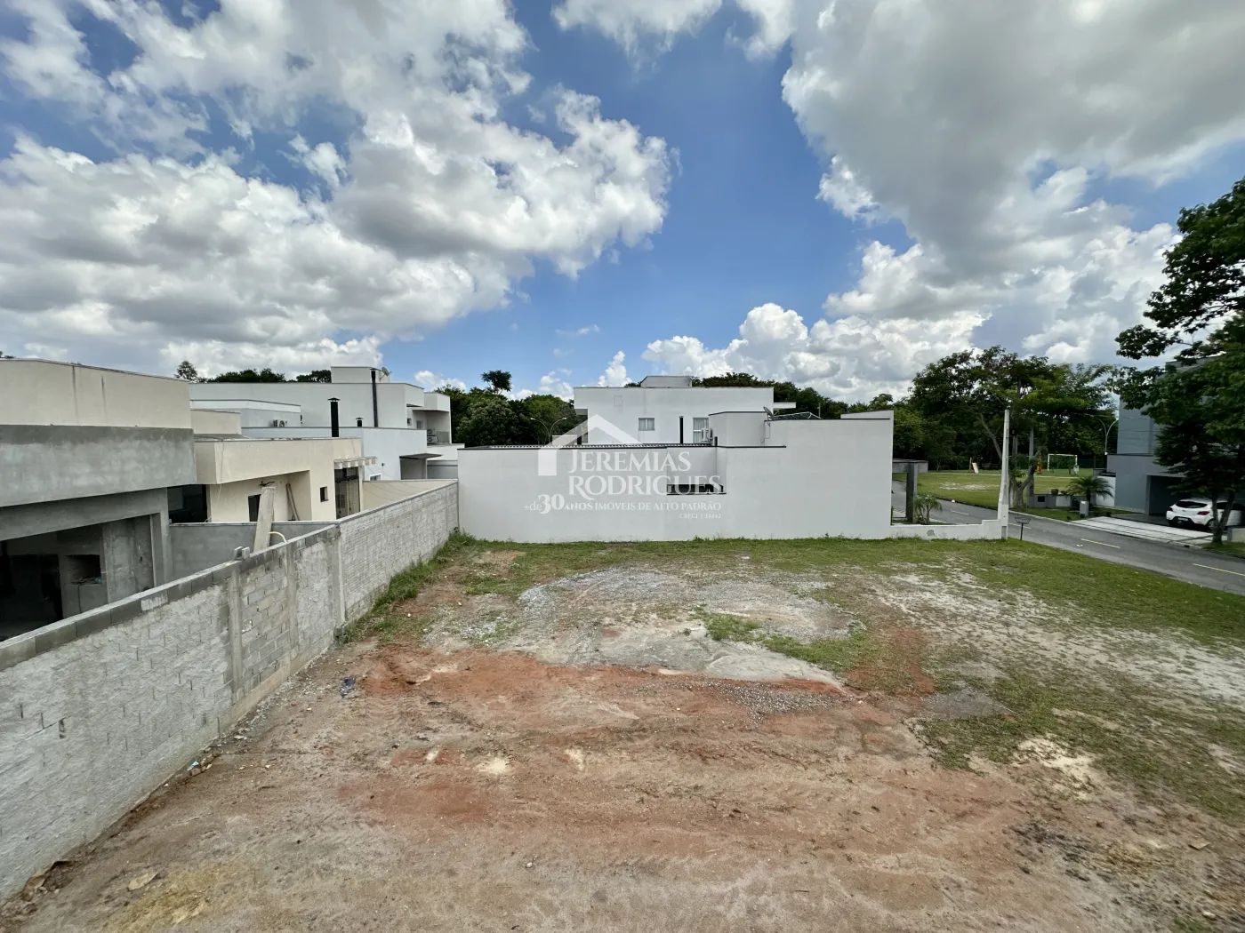 Casa para venda e locação com 4 suítes no Condomínio Campos do Conde II em Tremembé/SP