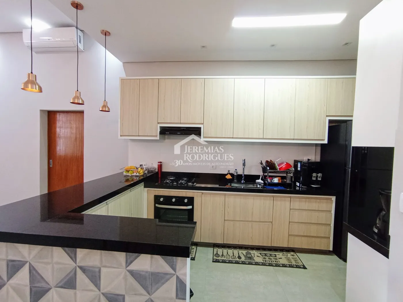 Casa à venda com 3 dormitórios no Condomínio Morada do Visconde em Tremembé/SP.