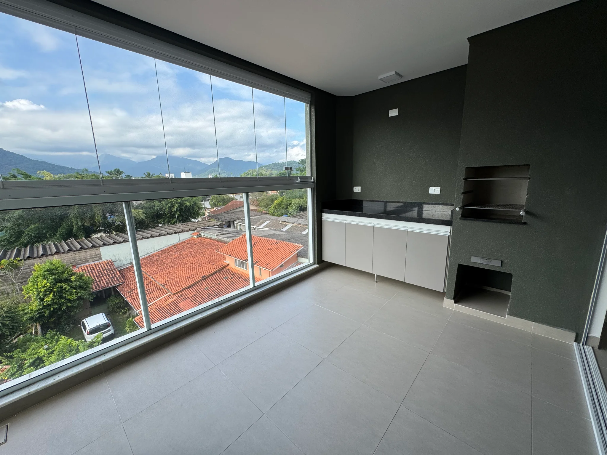 Apartamento à venda com 3 dormitórios, 127 m² no Edifício Eduarda em Ubatuba/SP. 