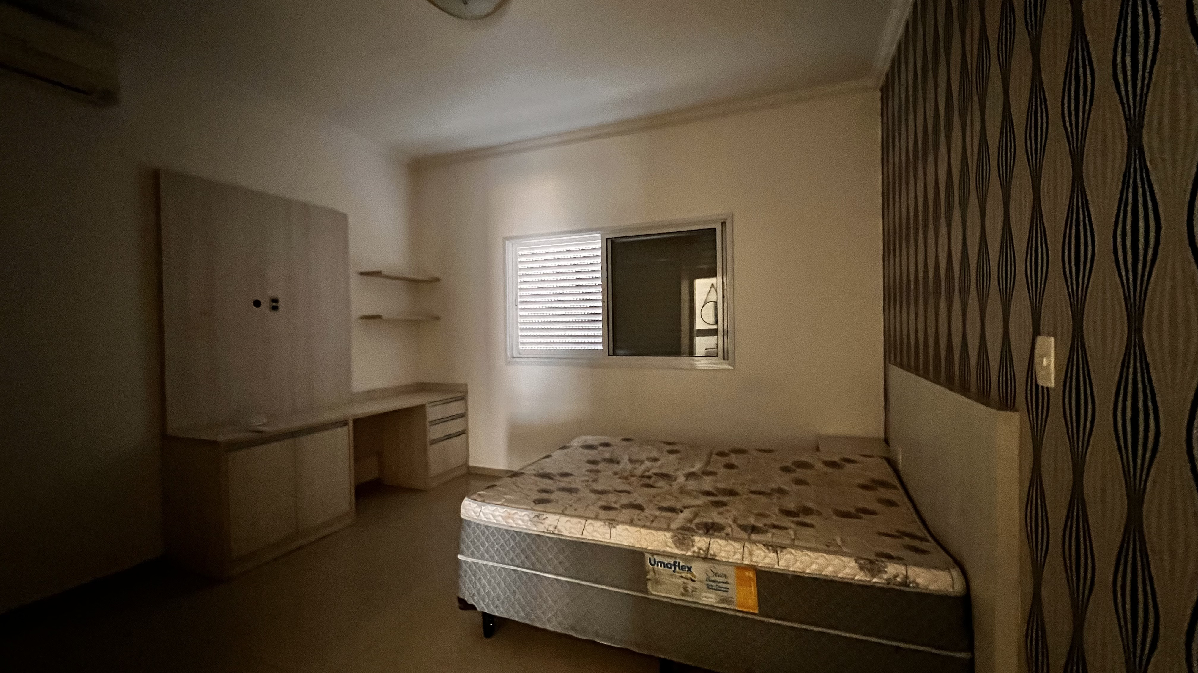 Casa à venda com 4 suítes no Condomínio Campos do Conde II em Tremembé/SP.