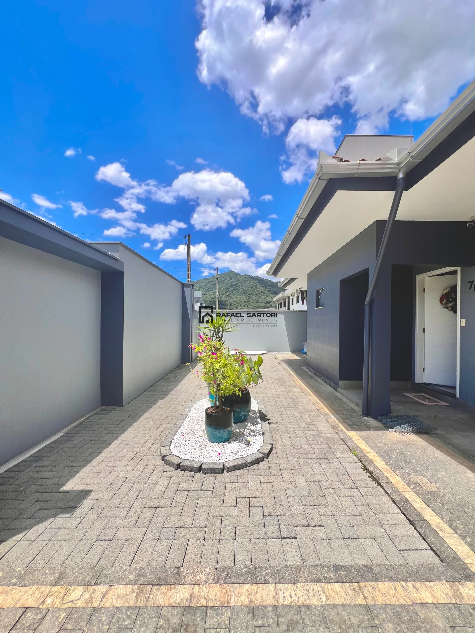 CASA COM 03 QUARTOS NO RAU