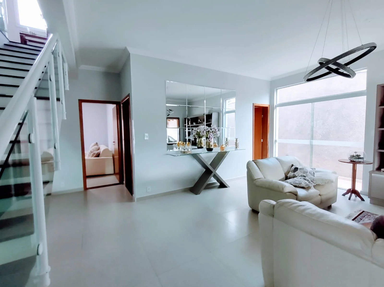Casa à venda com 3 suítes no Residencial Vargas em Tremembé/SP. 