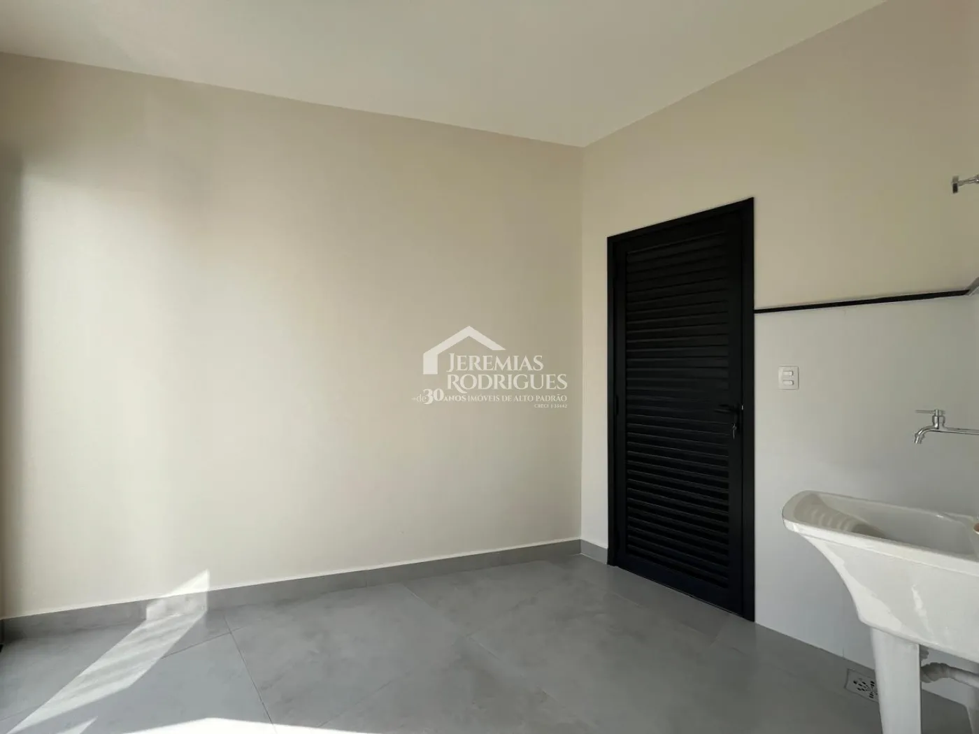 Casa com 3 dormitórios, 199 m² - Condomínio Parque das Araucárias - Tremembé/SP.