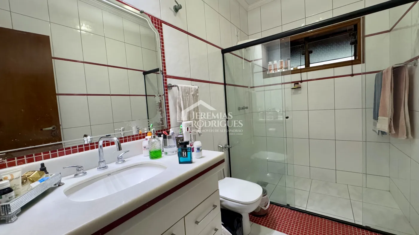 Casa para venda com 3 dormitórios no Condomínio Real Ville em Pindamonhangaba/SP