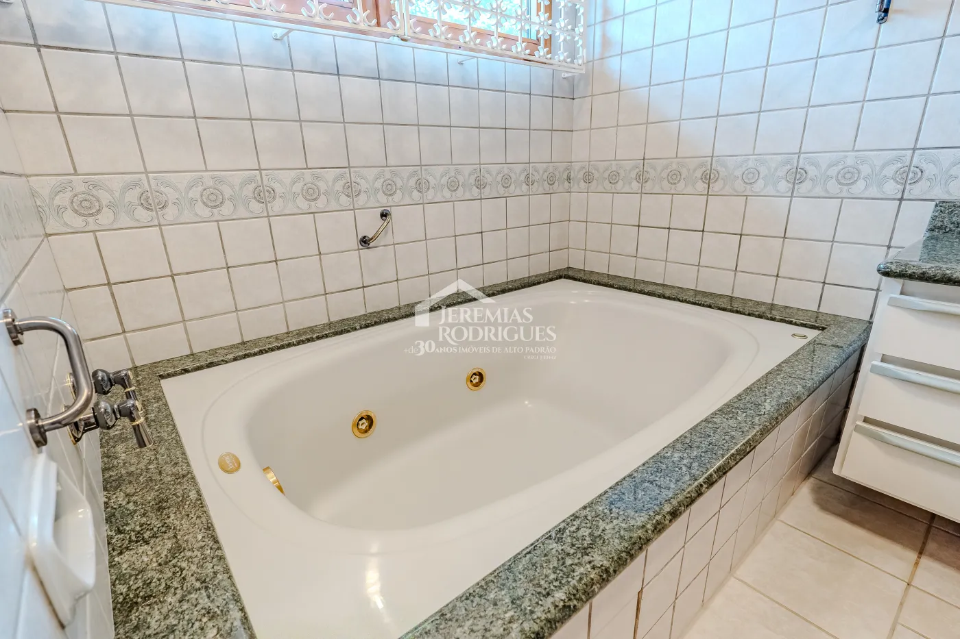 Casa com 4 suítes, 670 m² - Alto do Capivari - Campos do Jordão/SP.