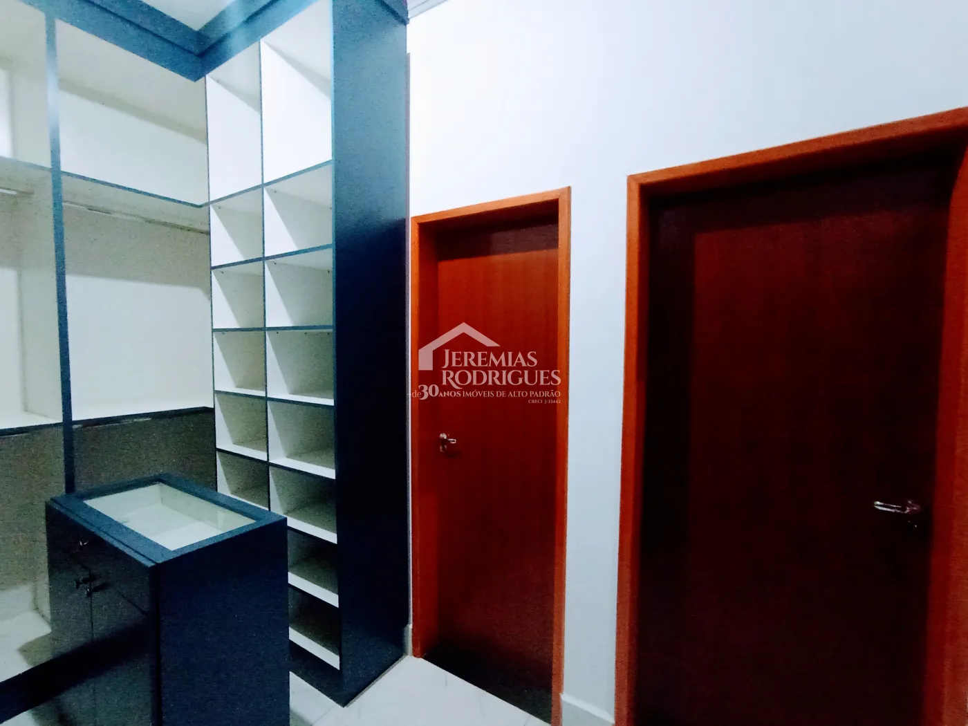 Casa para venda e locação com 3 dormitórios, no Condomínio Colonial Village II em Pindamonhangaba/SP