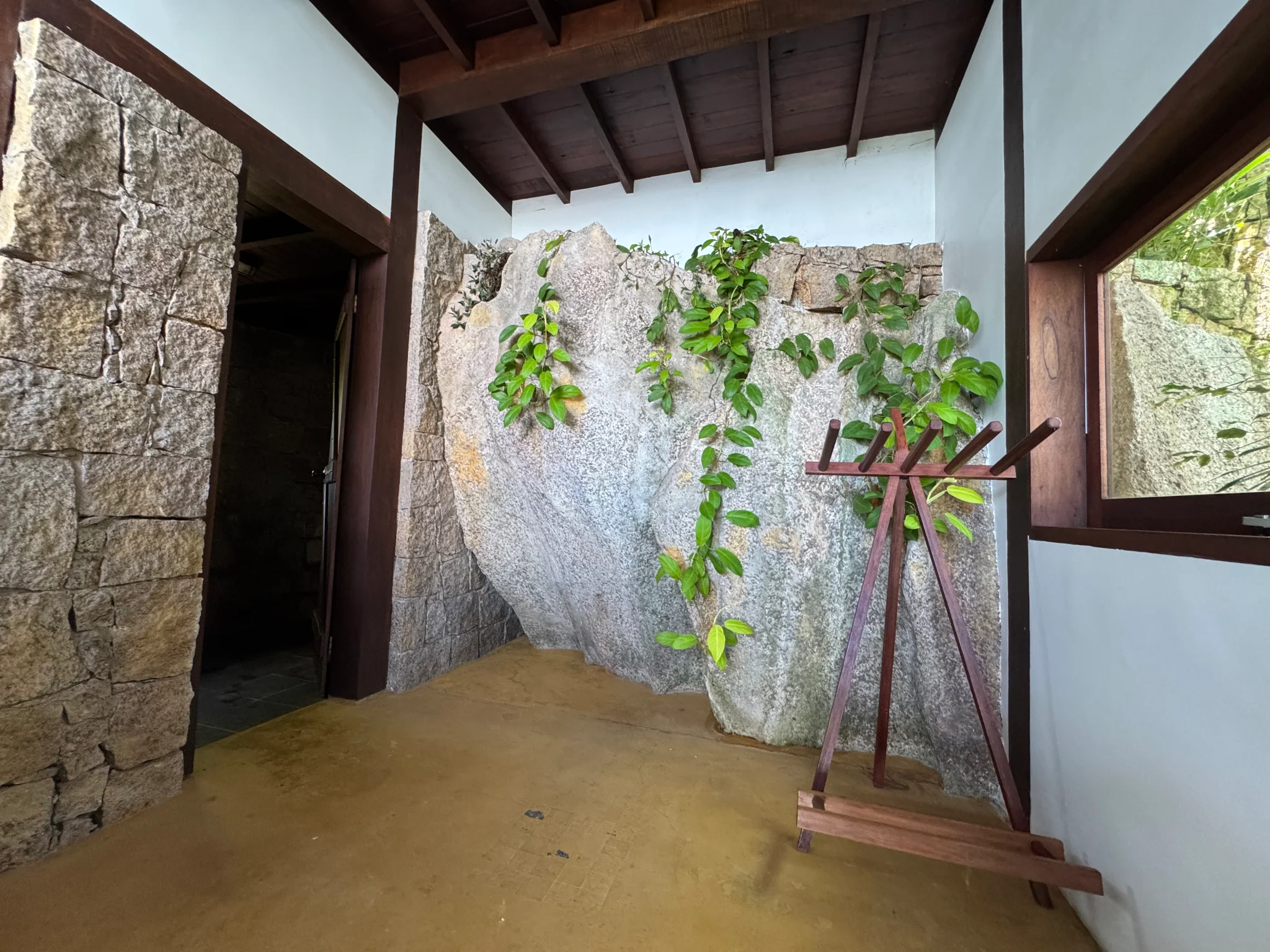 Casa à venda com 3 suítes no Condomínio Ponta das Toninhas em Ubatuba/SP. 