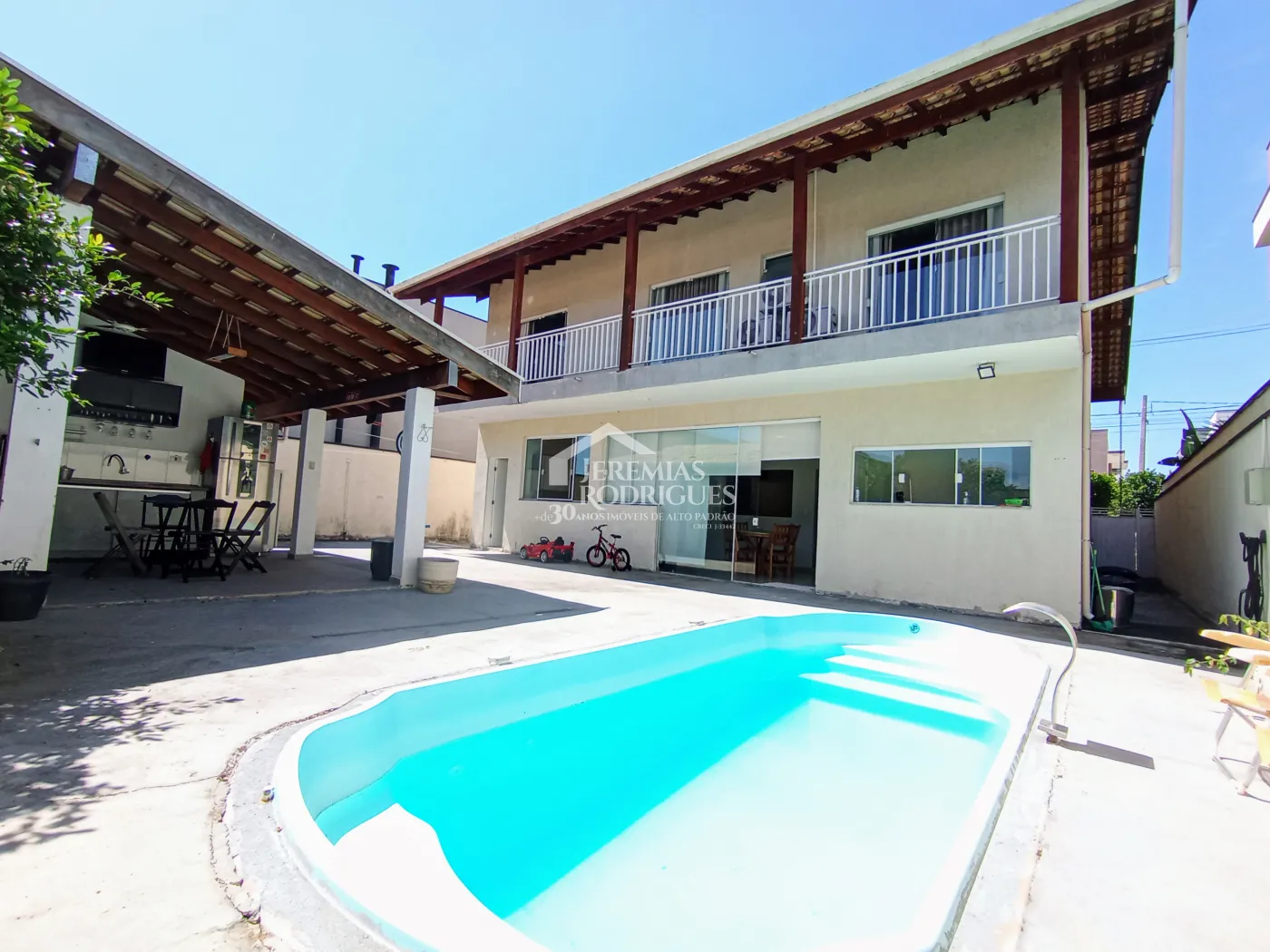 Casa à venda com 3 suítes no Condomínio Reserva dos Lagos em Pindamonhangaba/SP.