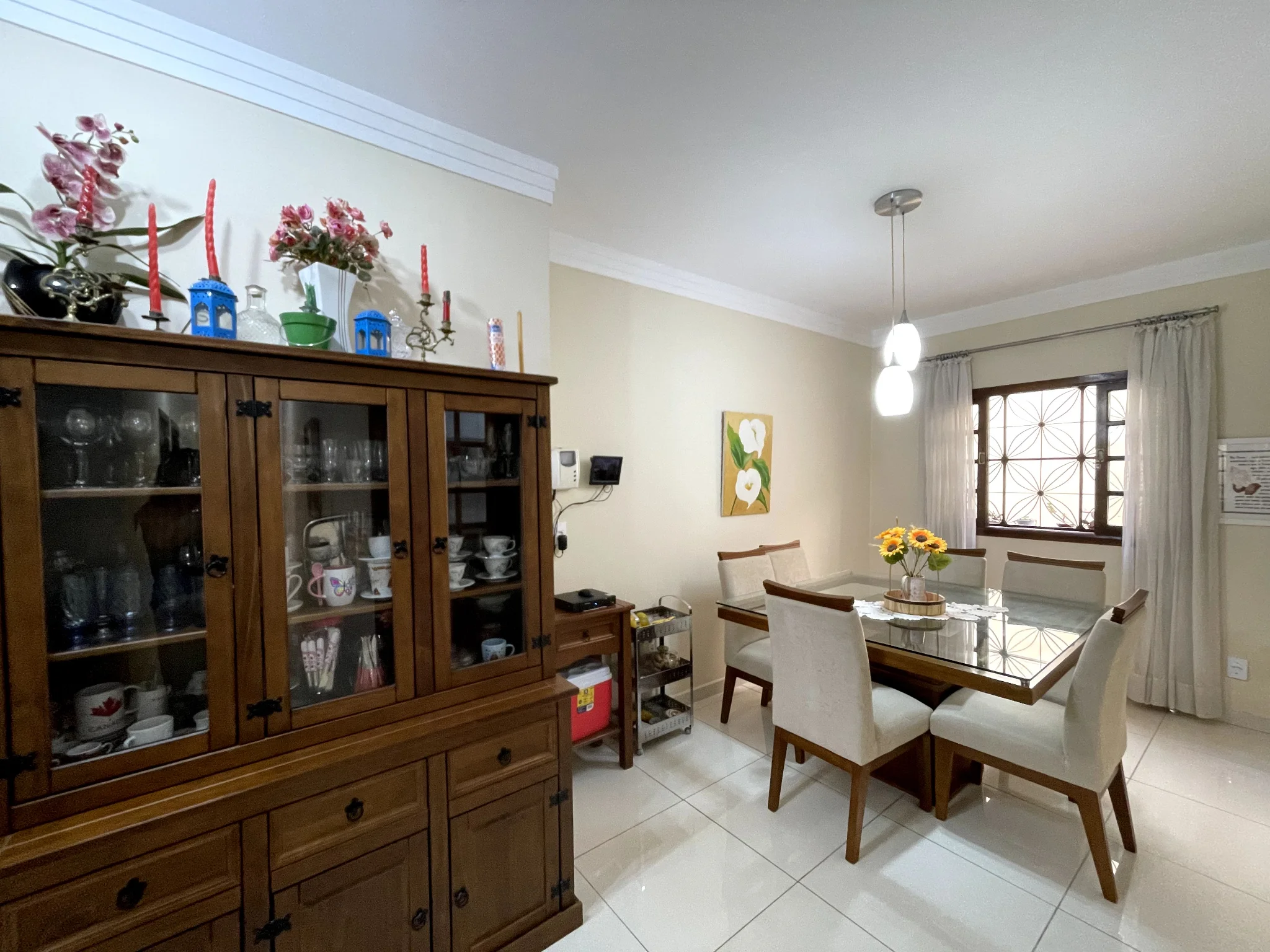 Casa à venda com 5 dormitórios no bairro Esplanada Independência em Taubaté/SP. 